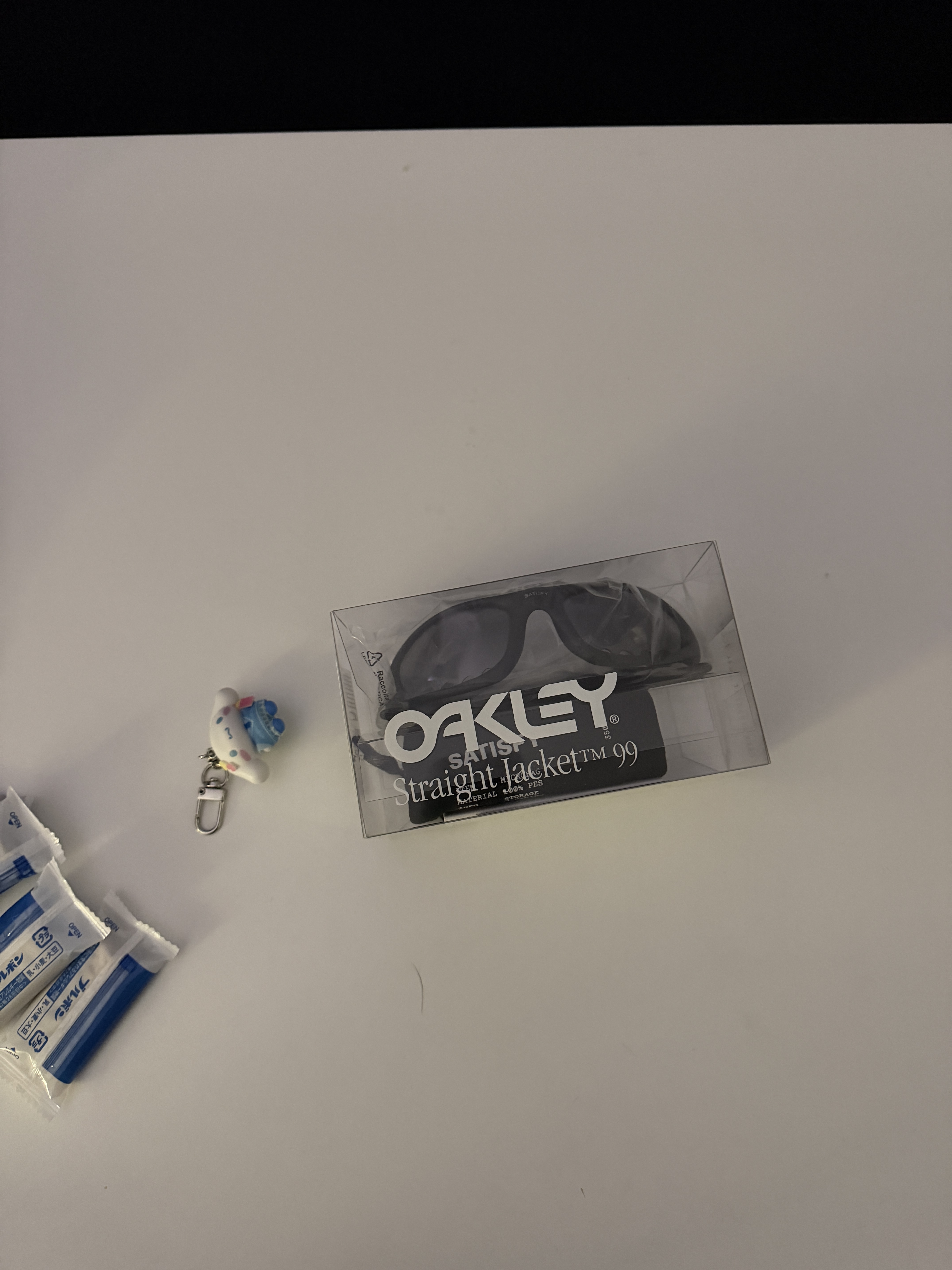 Oakley x Satisfy Straight Jacket 99 O Matter Frame Prizm Black Lense 착용 스타일