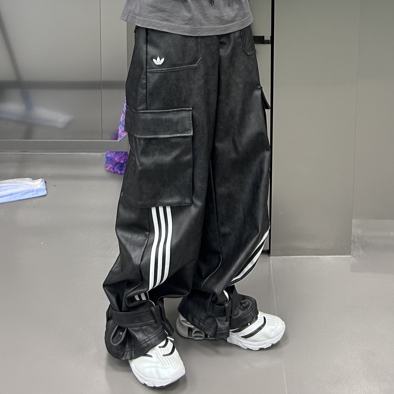MJD Detachable Carpenter Sweat Pants Melange Grey, ERL Vamp Skate Shoe Pirate Black 착용 스타일 - 6
