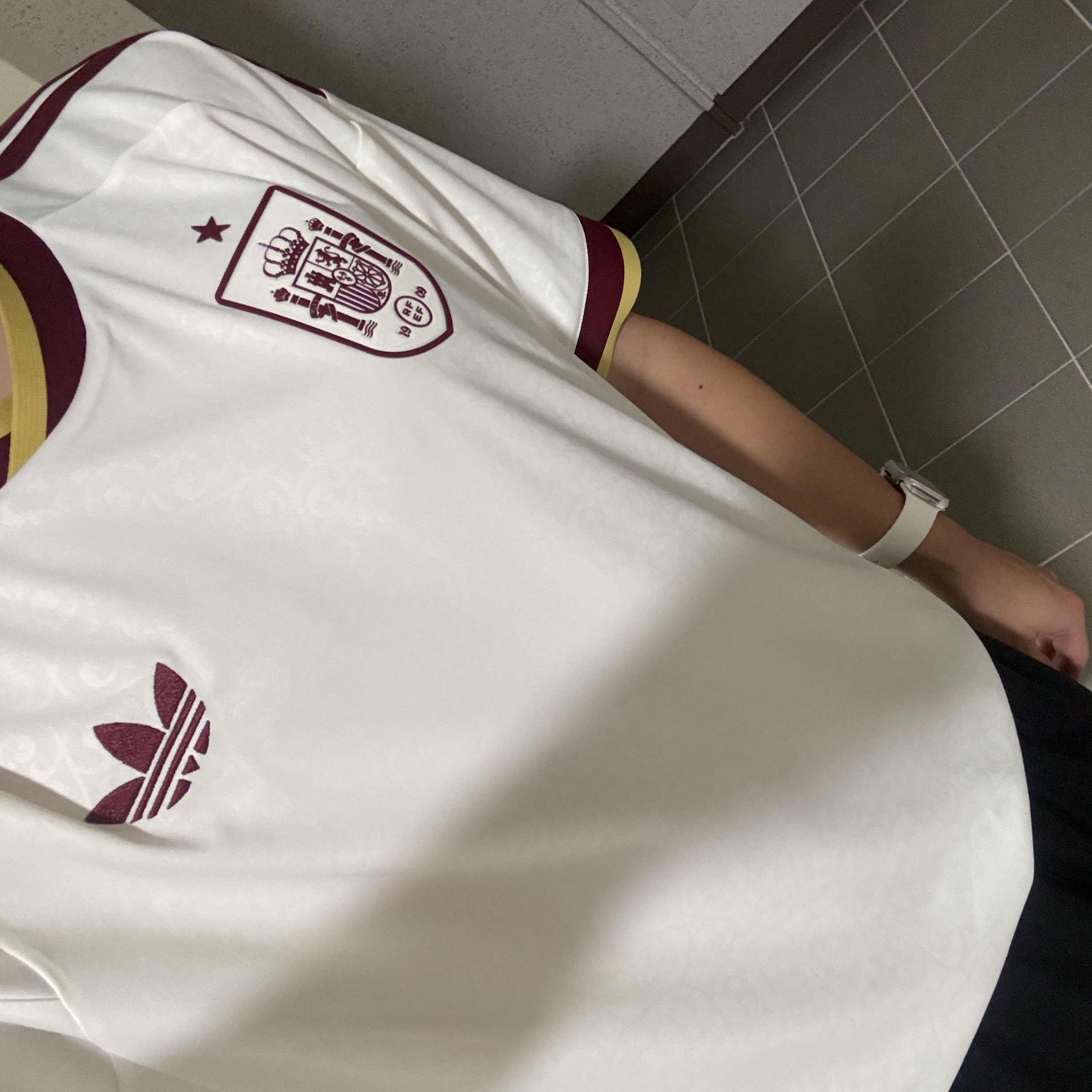 Adidas Spain 2026 Away Jersey Off White - KR Sizing (Non Marking Ver.) 착용 스타일 - 2