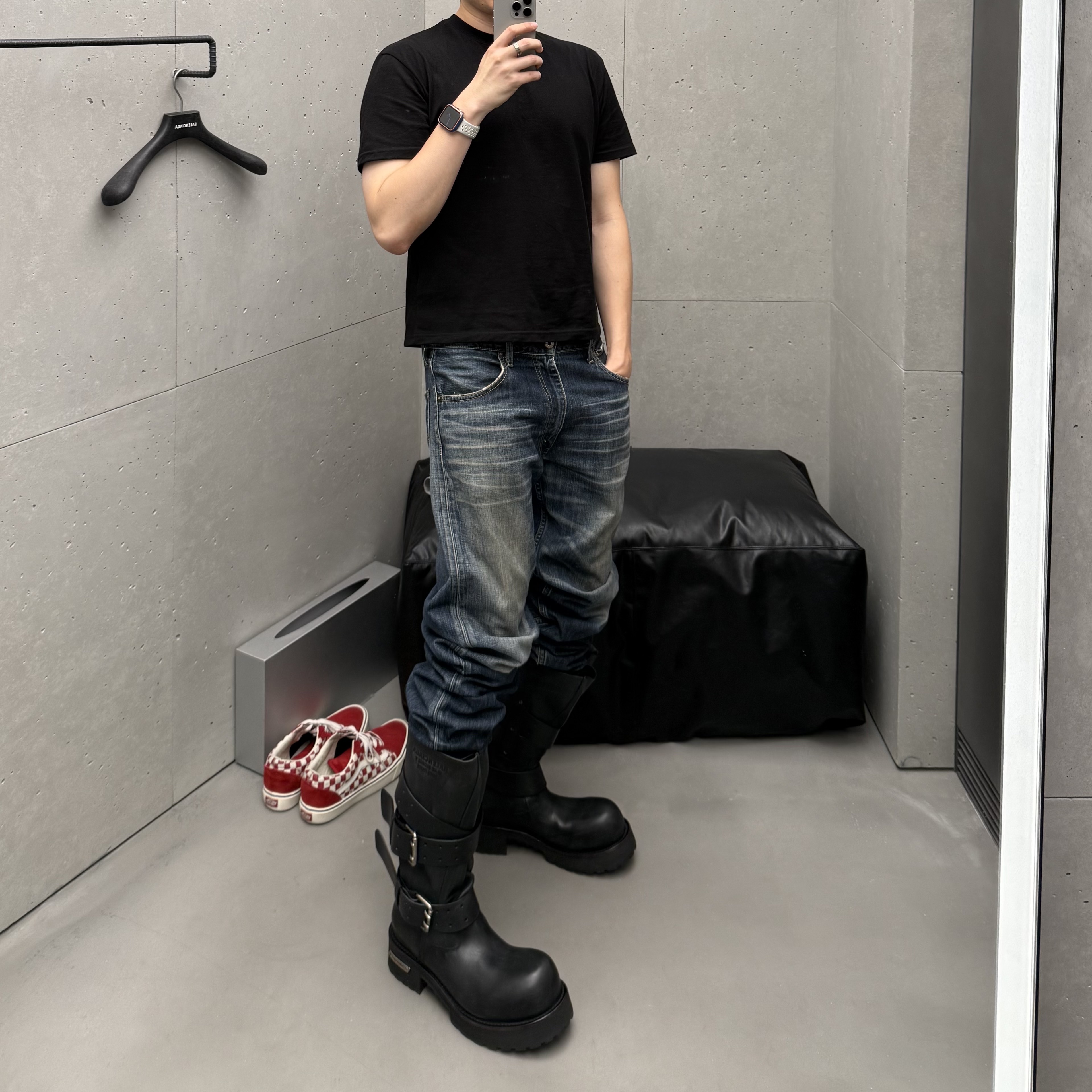 Balenciaga Venom High Boot Black 착용 스타일