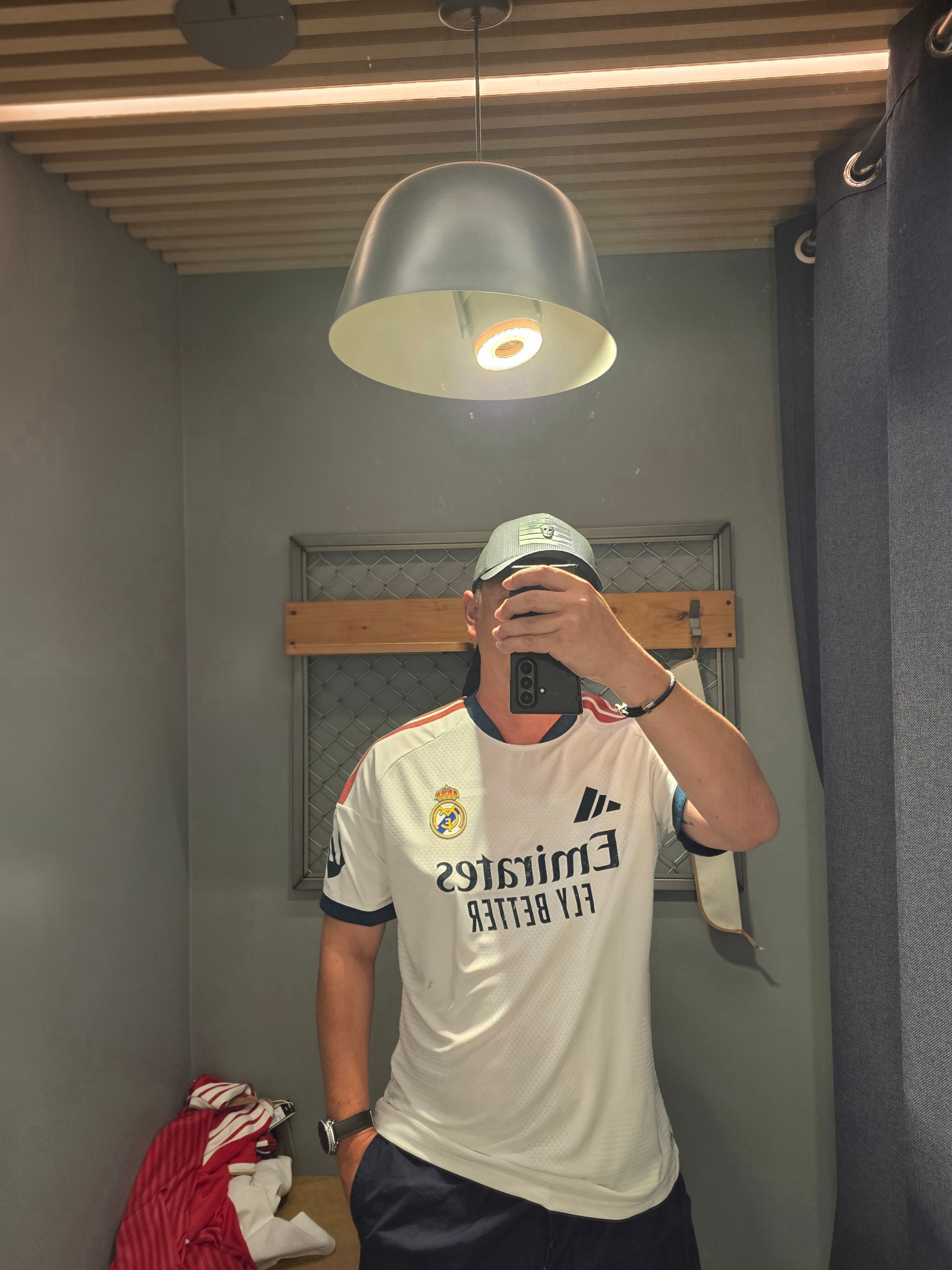 Adidas Real Madrid 2026/27 Home Jersey White - KR Sizing (Non Marking Ver.), Adidas Arsenal 2026/27 Home Jersey Better Scarlet - KR Sizing (Non Marking Ver.) 착용 스타일 - 2