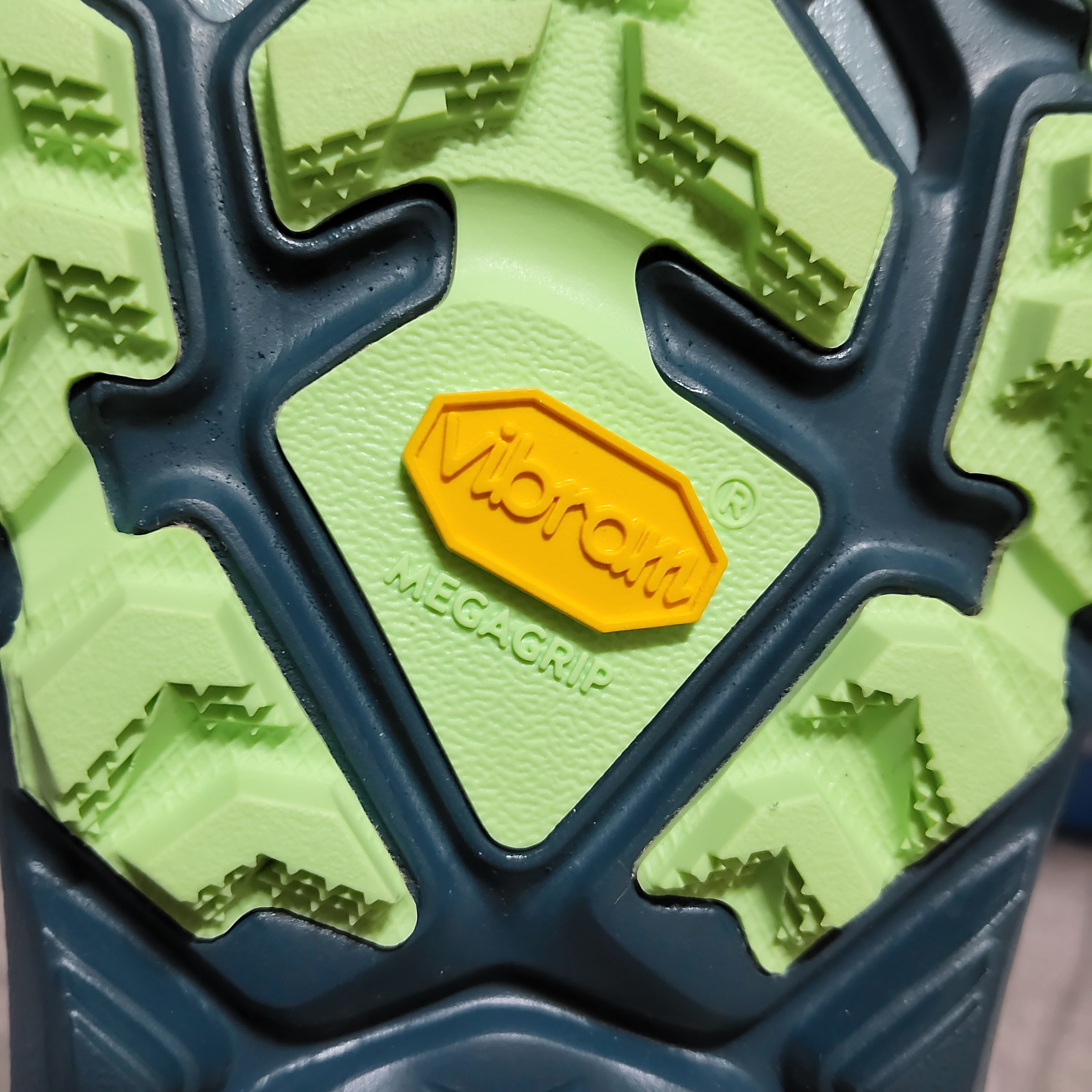 Hoka Mafate Speed 4 Mountain Fog Druzy - Regular 착용 스타일 - 6