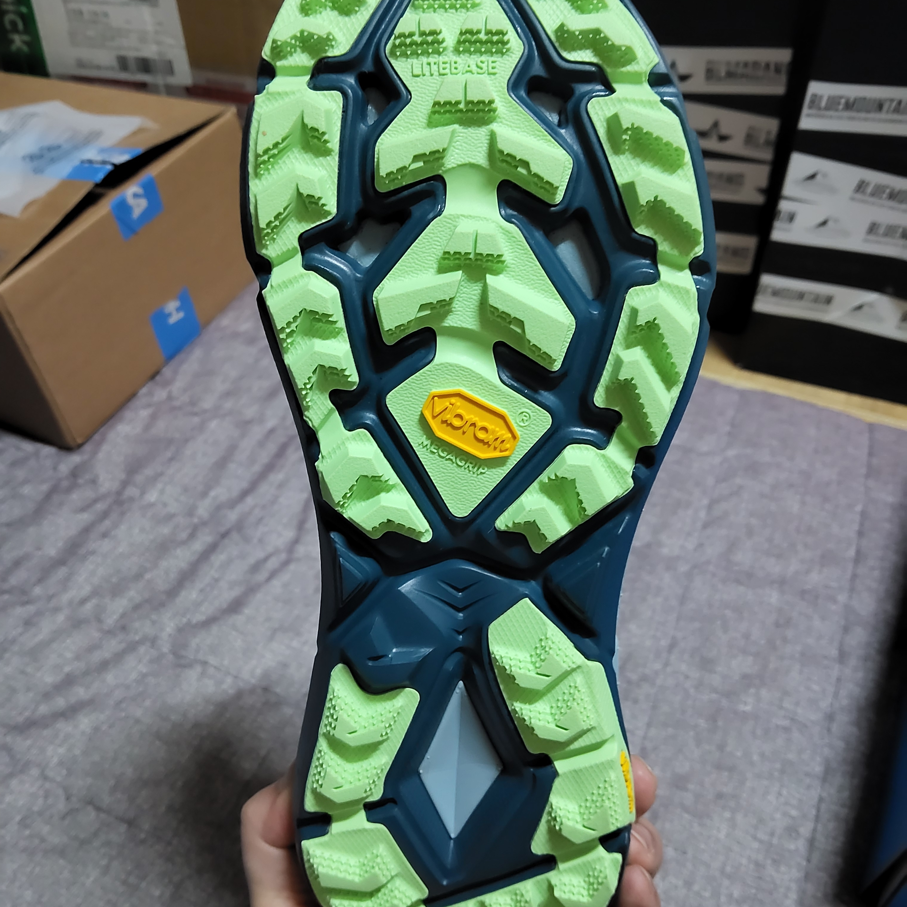 Hoka Mafate Speed 4 Mountain Fog Druzy - Regular 착용 스타일 - 7