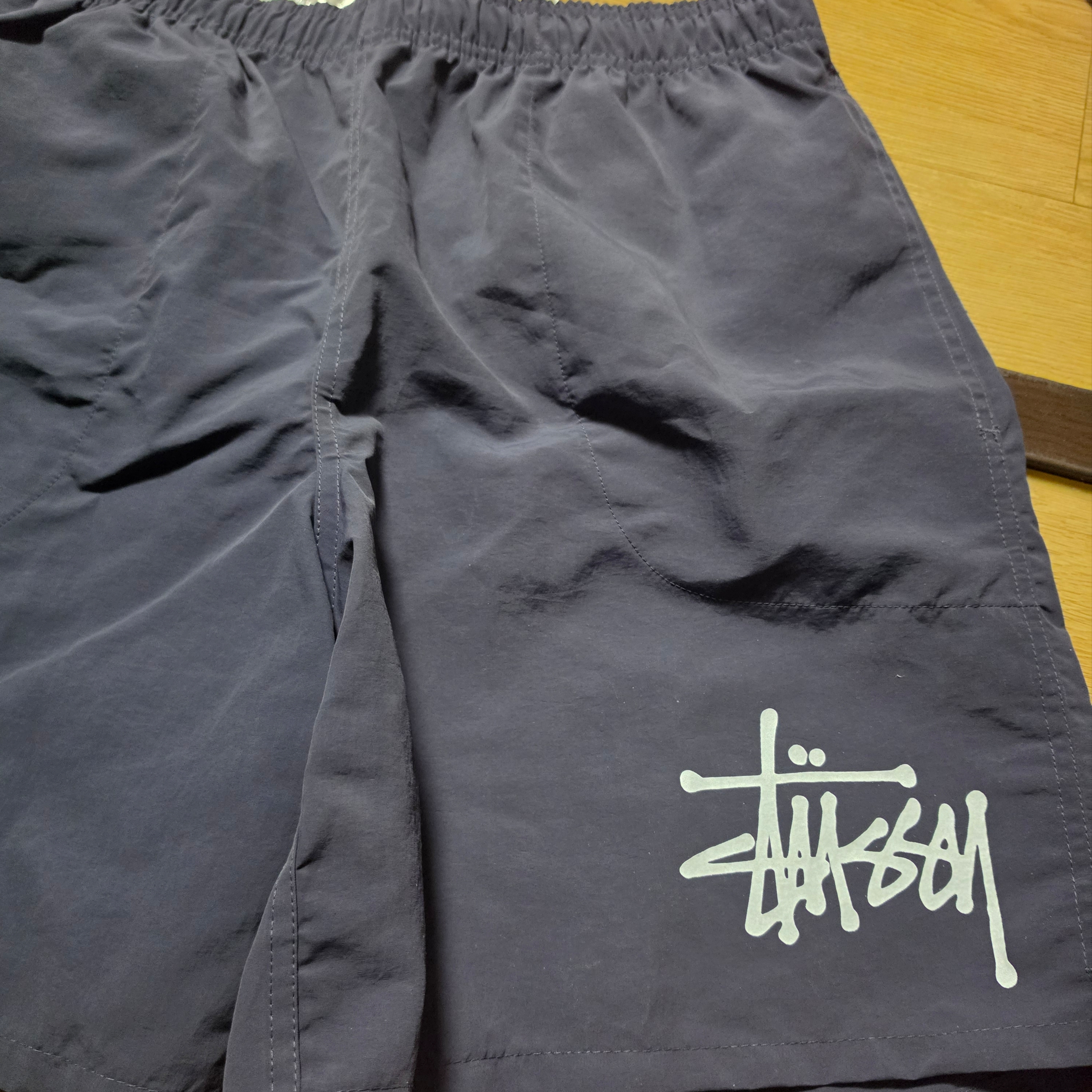 Stussy Big Basic Water Shorts Gravestone 착용 스타일