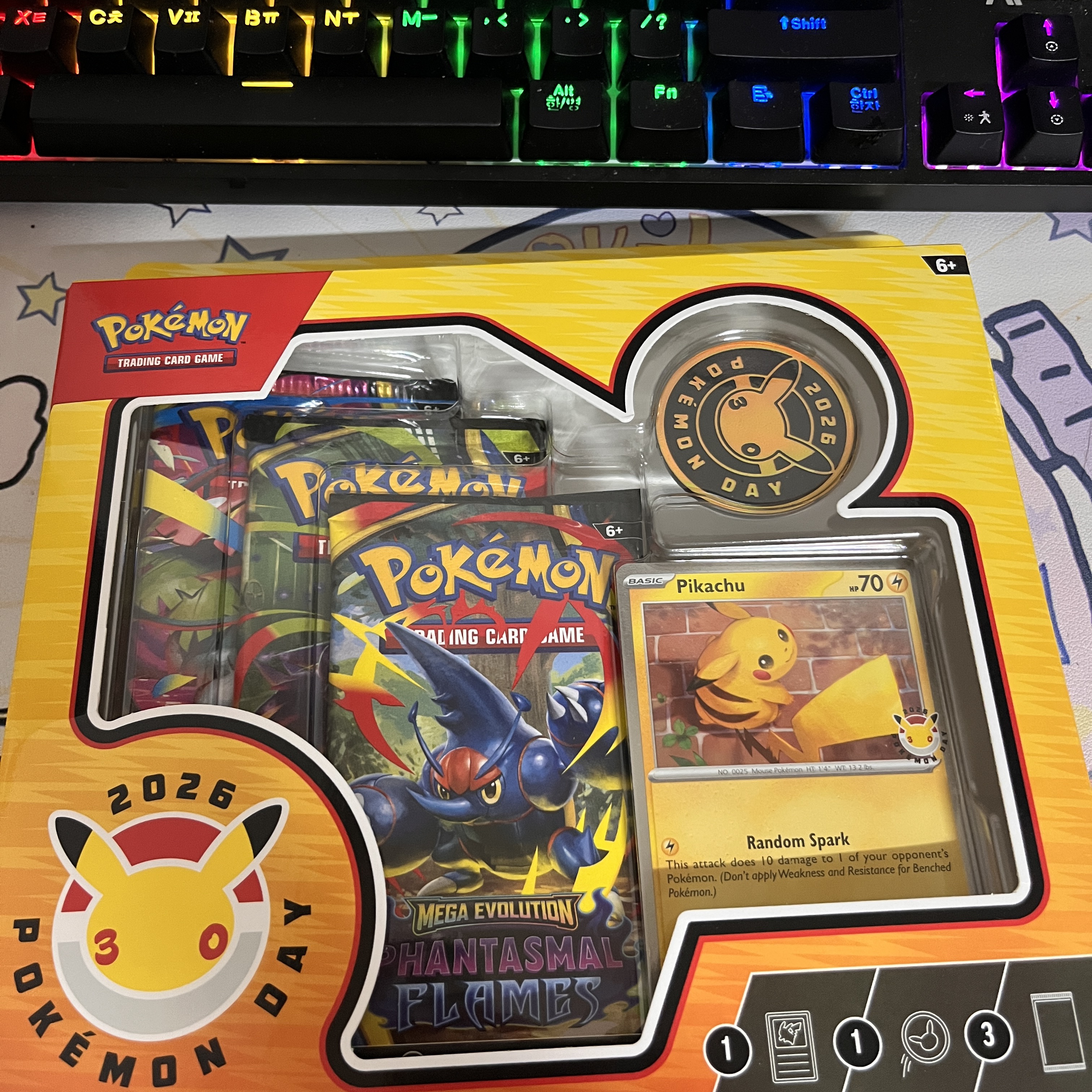 Pokemon TCG 30th Anniversary Pokemon Day 2026 Collection Box (English Ver.) 착용 스타일