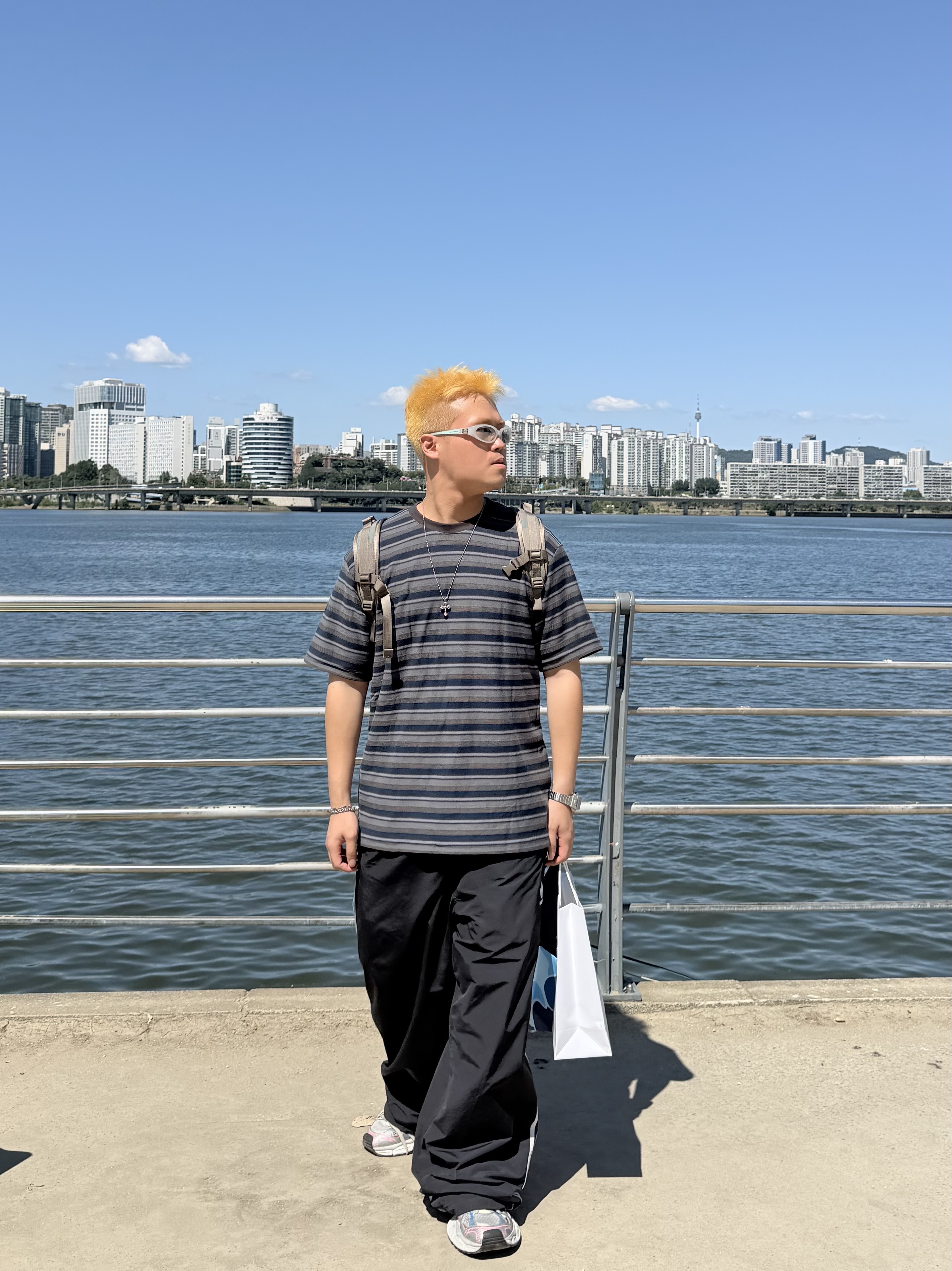 Thisisneverthat Inside Out Striped T-Shirt Navy, Gentle Monster Monde GC11 Gray Pink 착용 스타일 - 3