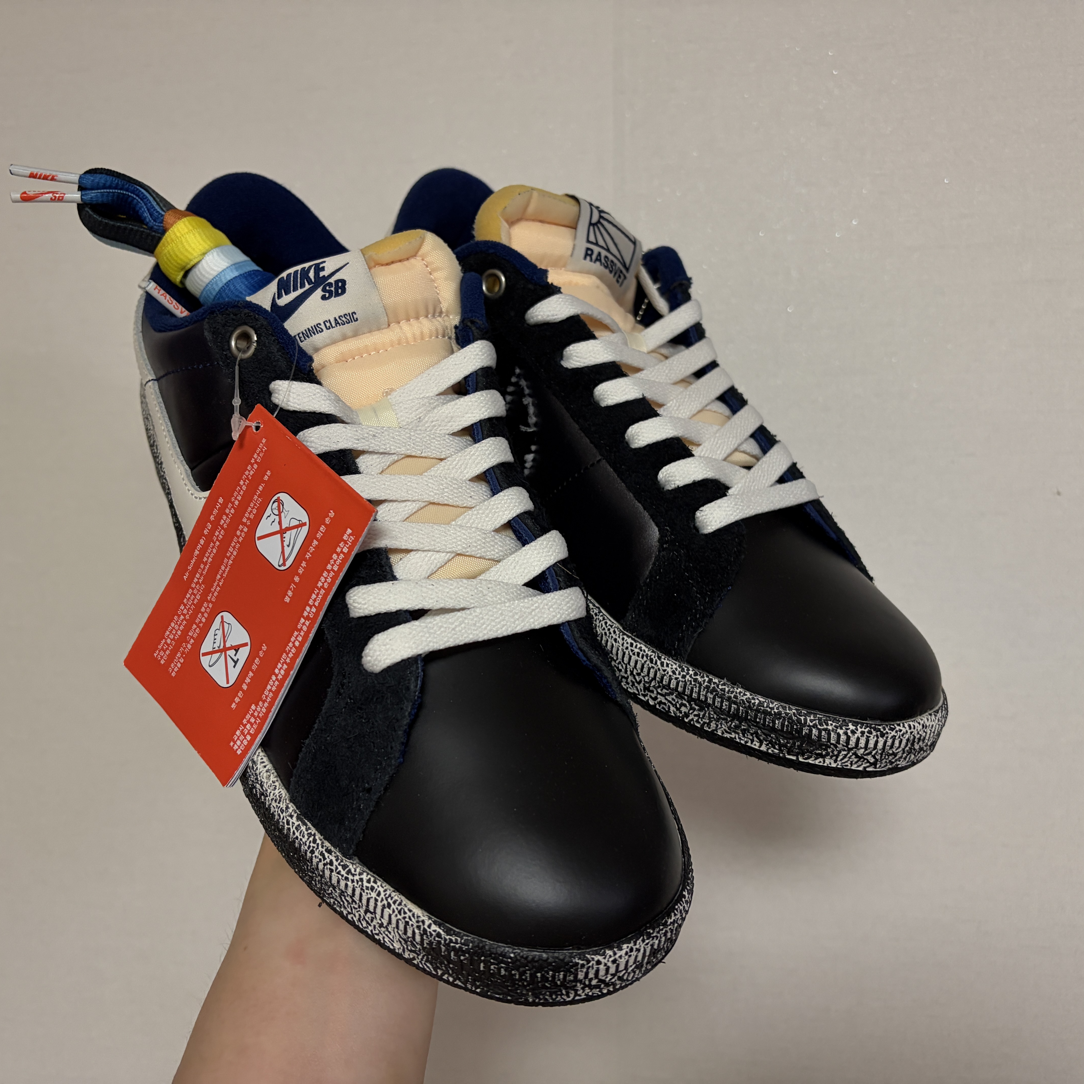 Nike x Rassvet SB Zoom Tennis Classic Blue Void and Sail 착용 스타일 - 3