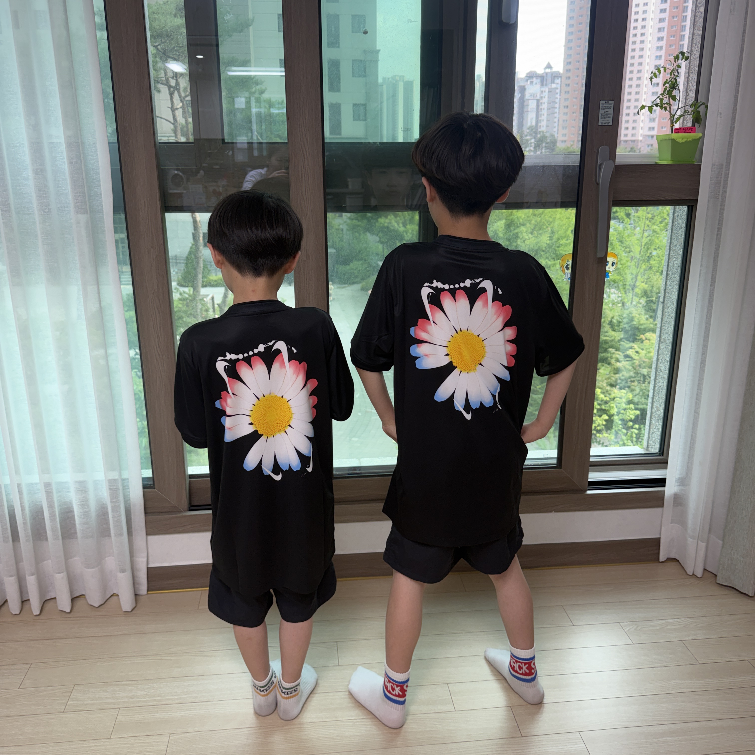 (Kids) Nike x Peaceminusone Korea Short-Sleeve Soccer Top Black White (IO8140-010) 착용 스타일