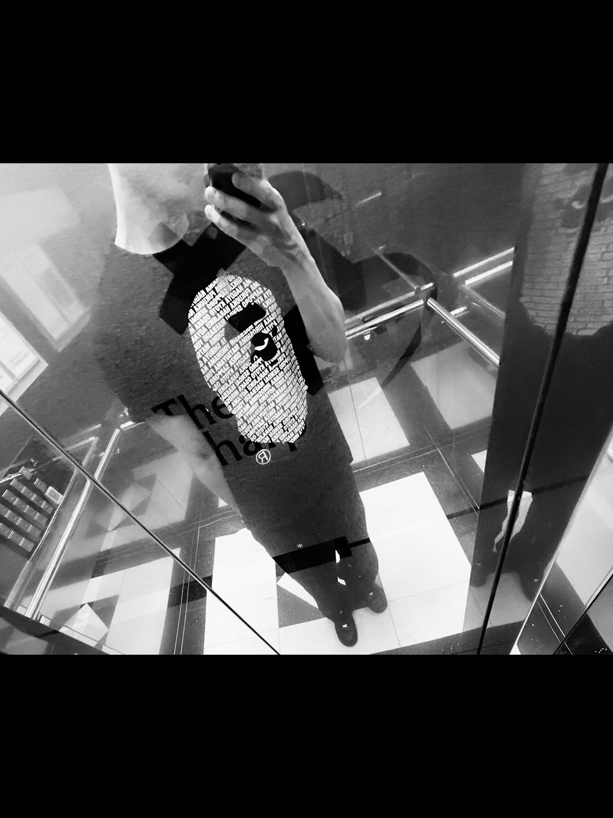 BAPE Japan College City T-Shirt White, BAPE Japan Ape Head T-Shirt Black 착용 스타일 - 2
