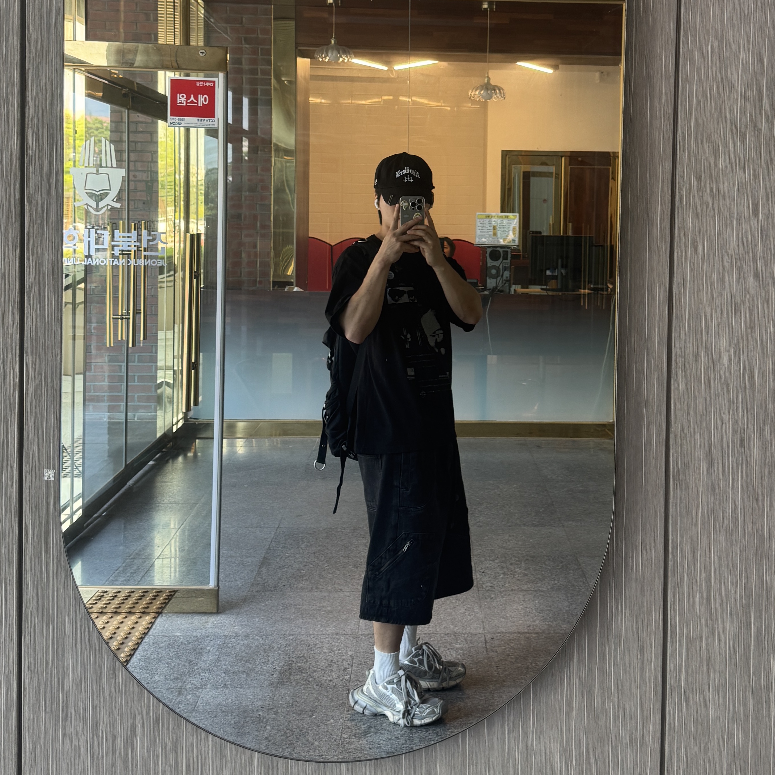 Balenciaga 3XL Sneakers Light Beige 착용 스타일