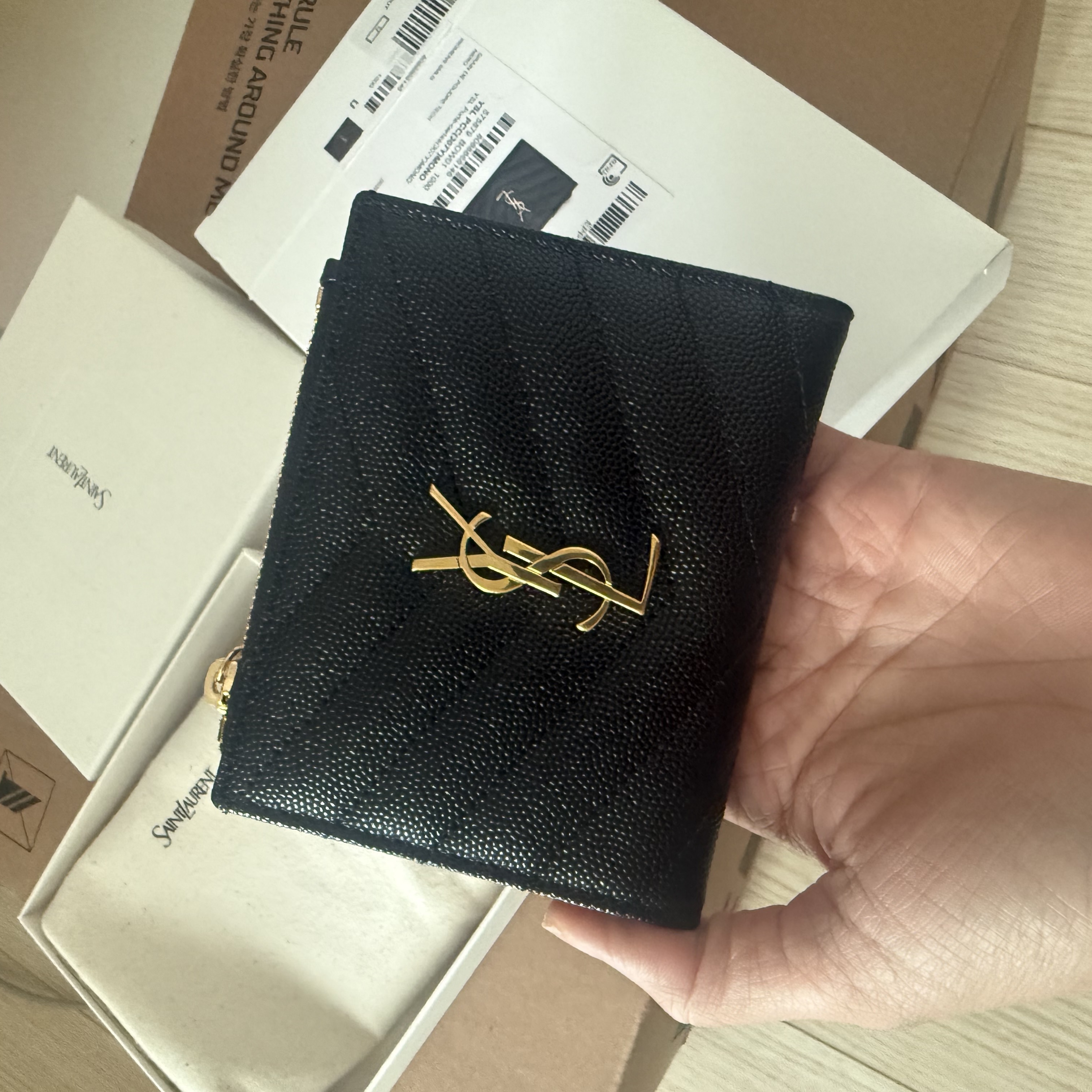 Saint Laurent Cassandre Matelasse Bi-fold Wallet in Grain de Poudre Embossed Leather Black 착용 스타일