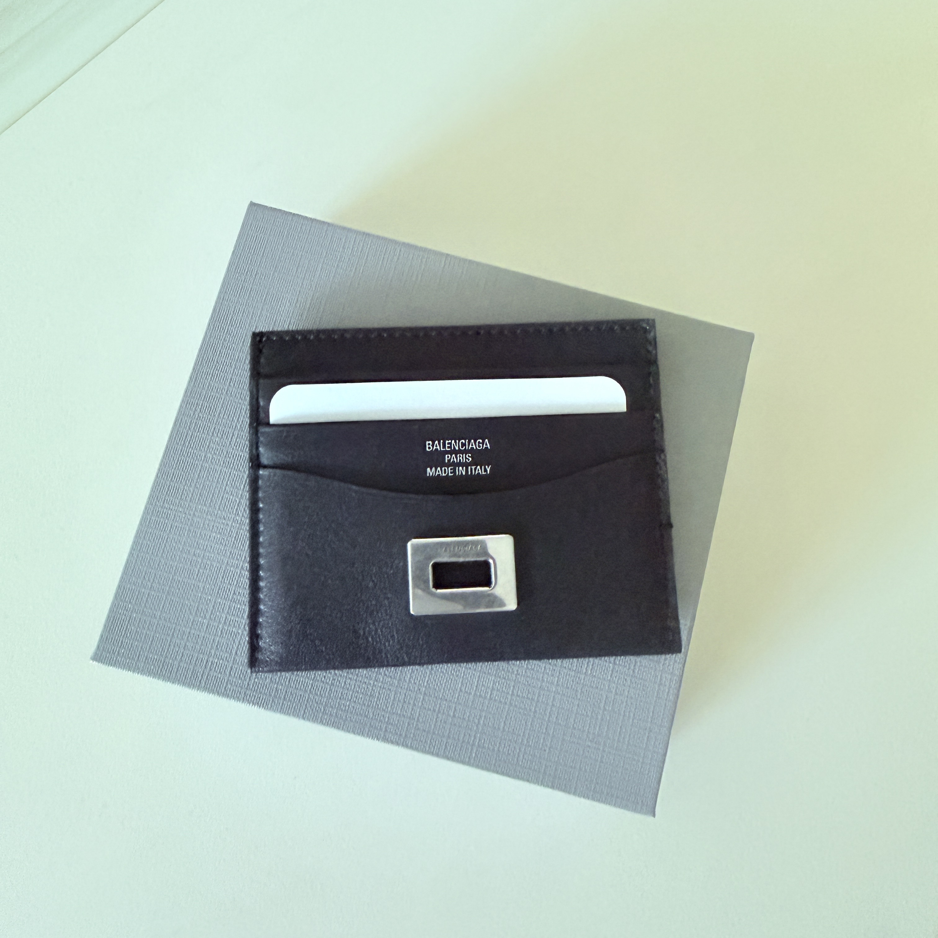 Balenciaga Rodeo Card Holder In Black 착용 스타일