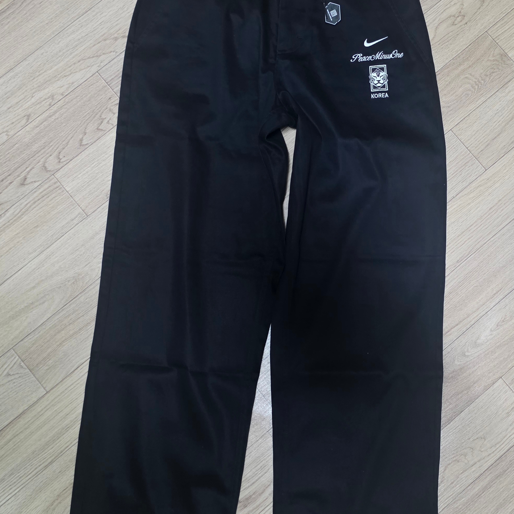 Nike x Peaceminusone Korea Chino Pants Black (IM3222-010) 착용 스타일 - 1