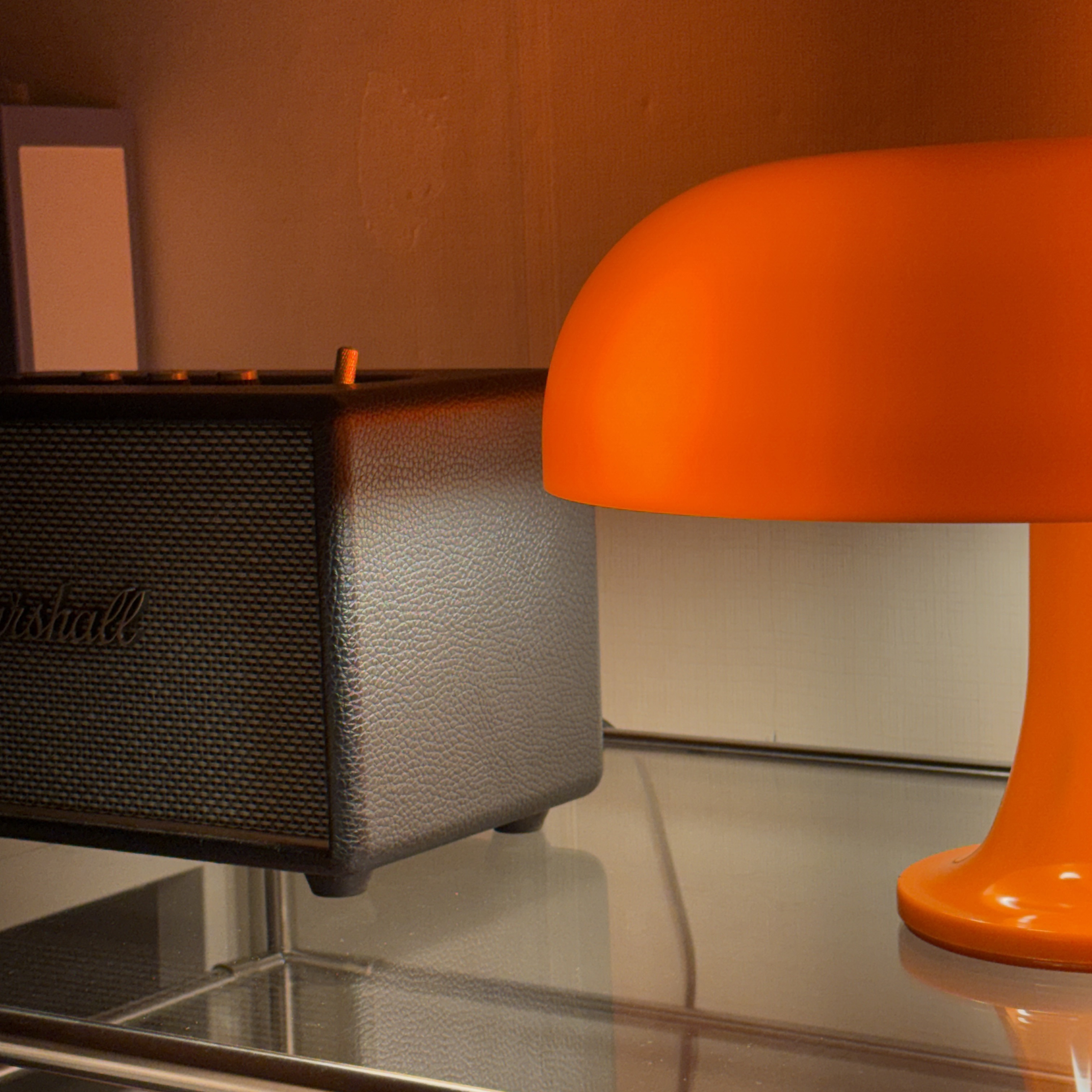Artemide Nessino Orange, Marshall Acton III Bluetooth Black (Korean Ver.) 착용 스타일