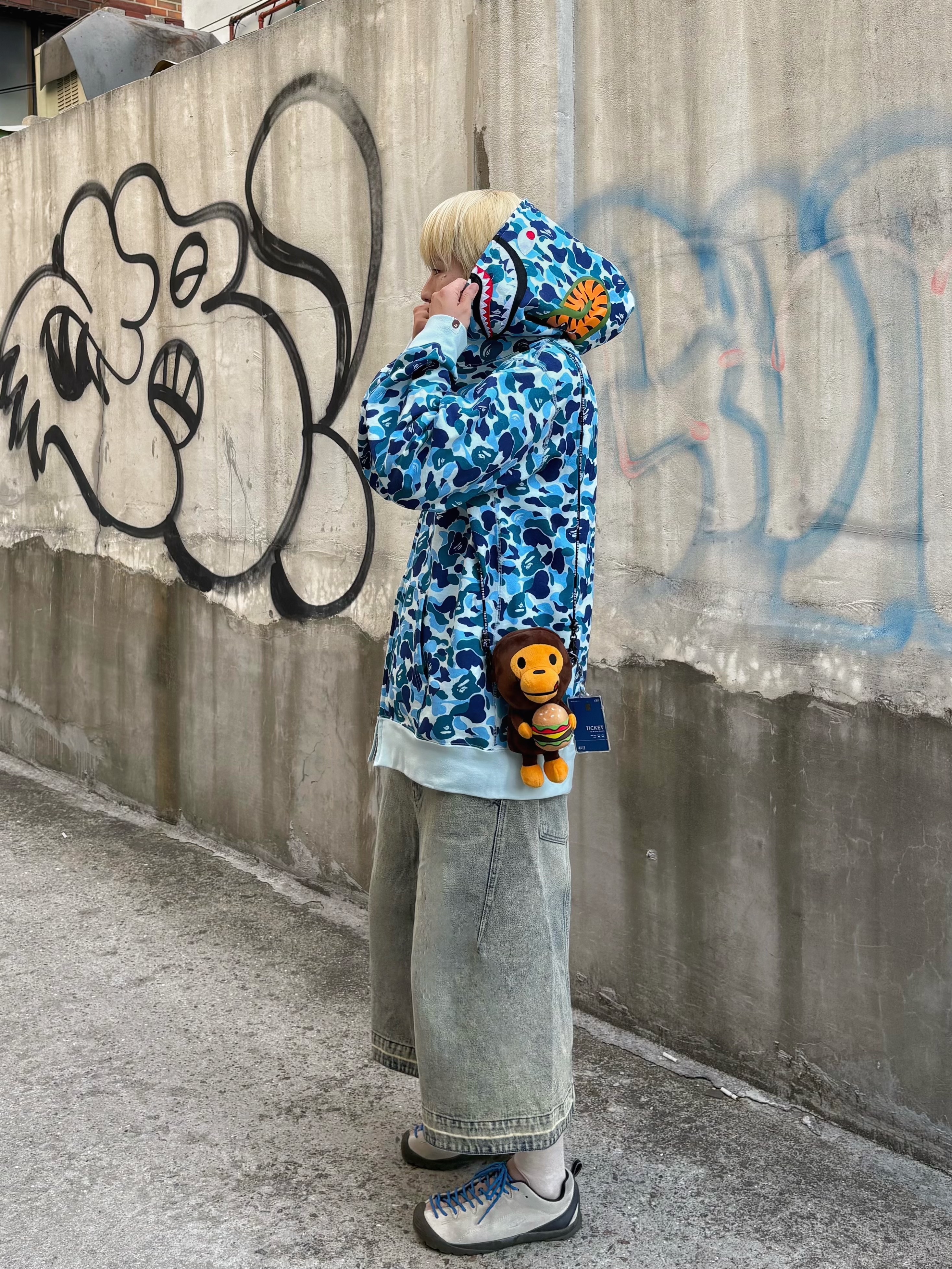 BAPE ABC Camo Shark Full Zip Hoodie Blue, BAPE Baby Milo Mobile Bag 1 Brown 착용 스타일 - 5