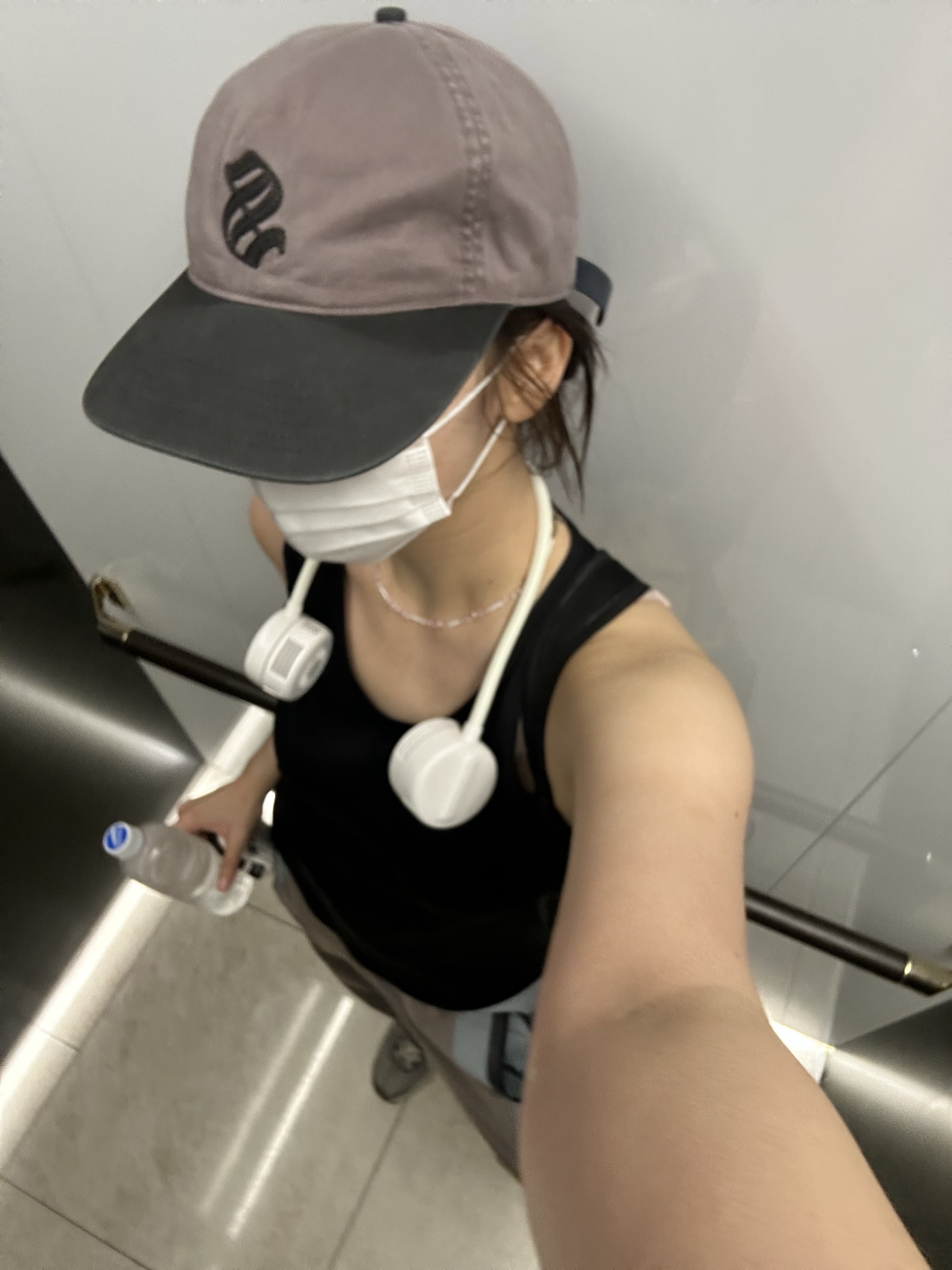 [예약 배송] Sunday Ceremony Old English Vintage Logo Cap - Lavender, Nike Tech Dri-Fit Woven Colour Block Oversized Trousers Cave Stone Cool Grey - Asia 착용 스타일 - 2