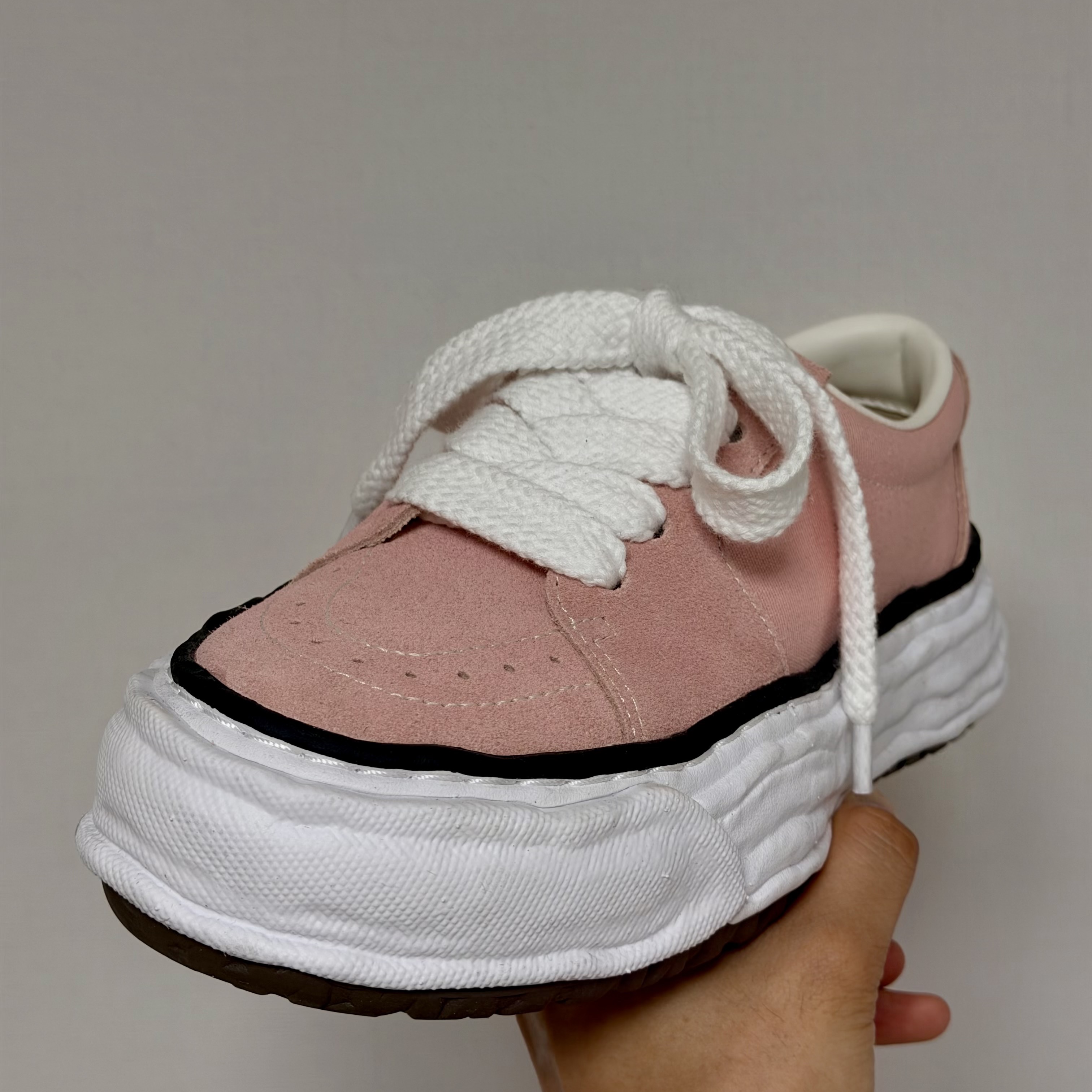 Mihara Yasuhiro Eric OG Sole Mix Material Low-Top Sneaker Pink 착용 스타일 - 3