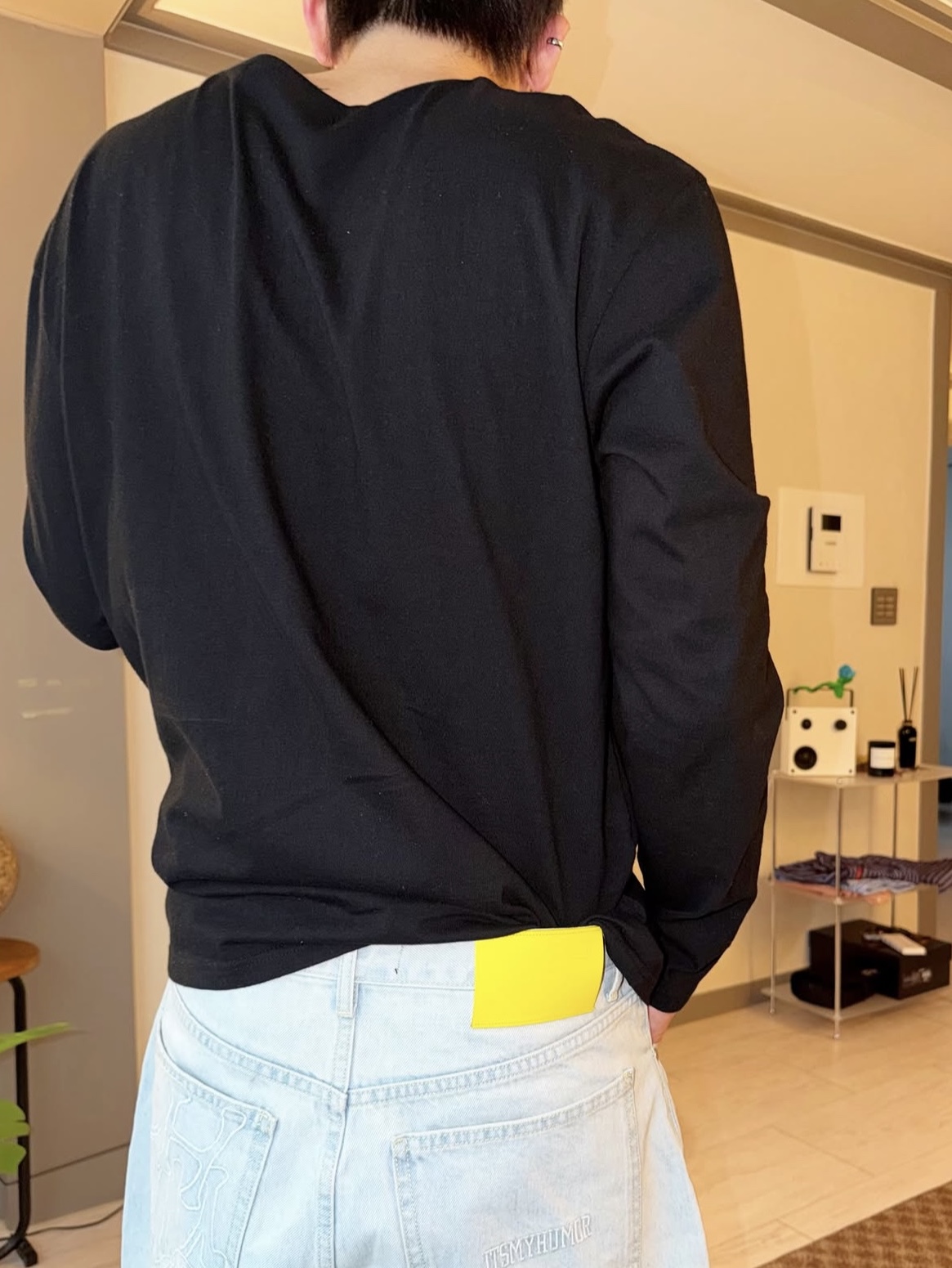 ITSMYHUMOR Cheese Patch Baggy Pants Ice Blue 착용 스타일