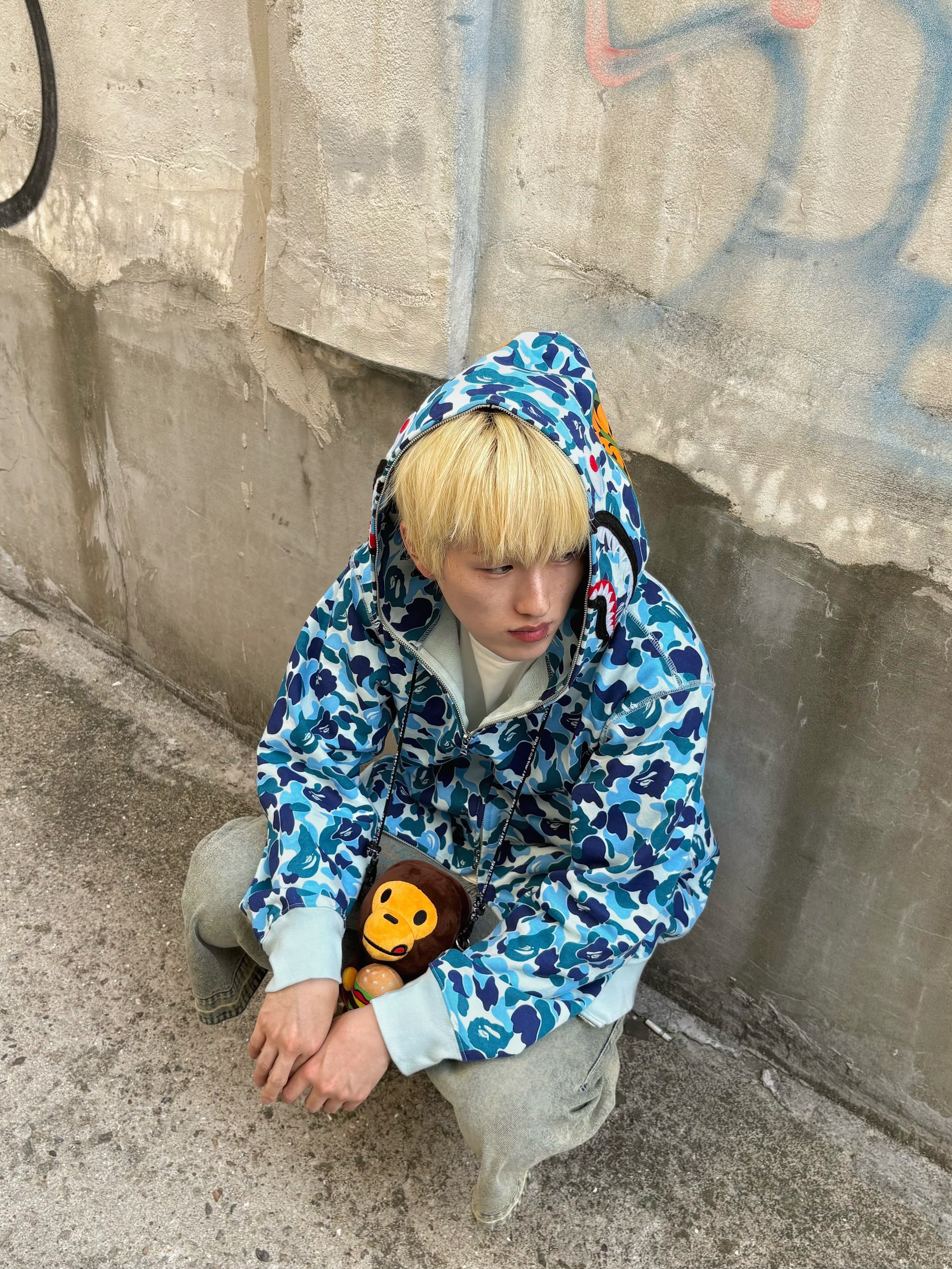BAPE ABC Camo Shark Full Zip Hoodie Blue, BAPE Baby Milo Mobile Bag 1 Brown 착용 스타일 - 1