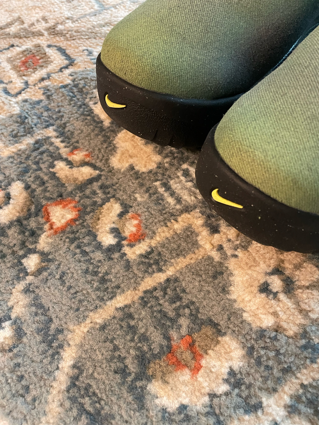 Nike ACG Rufus Dark Smoke Grey and Light Lemon Twist 착용 스타일 - 3