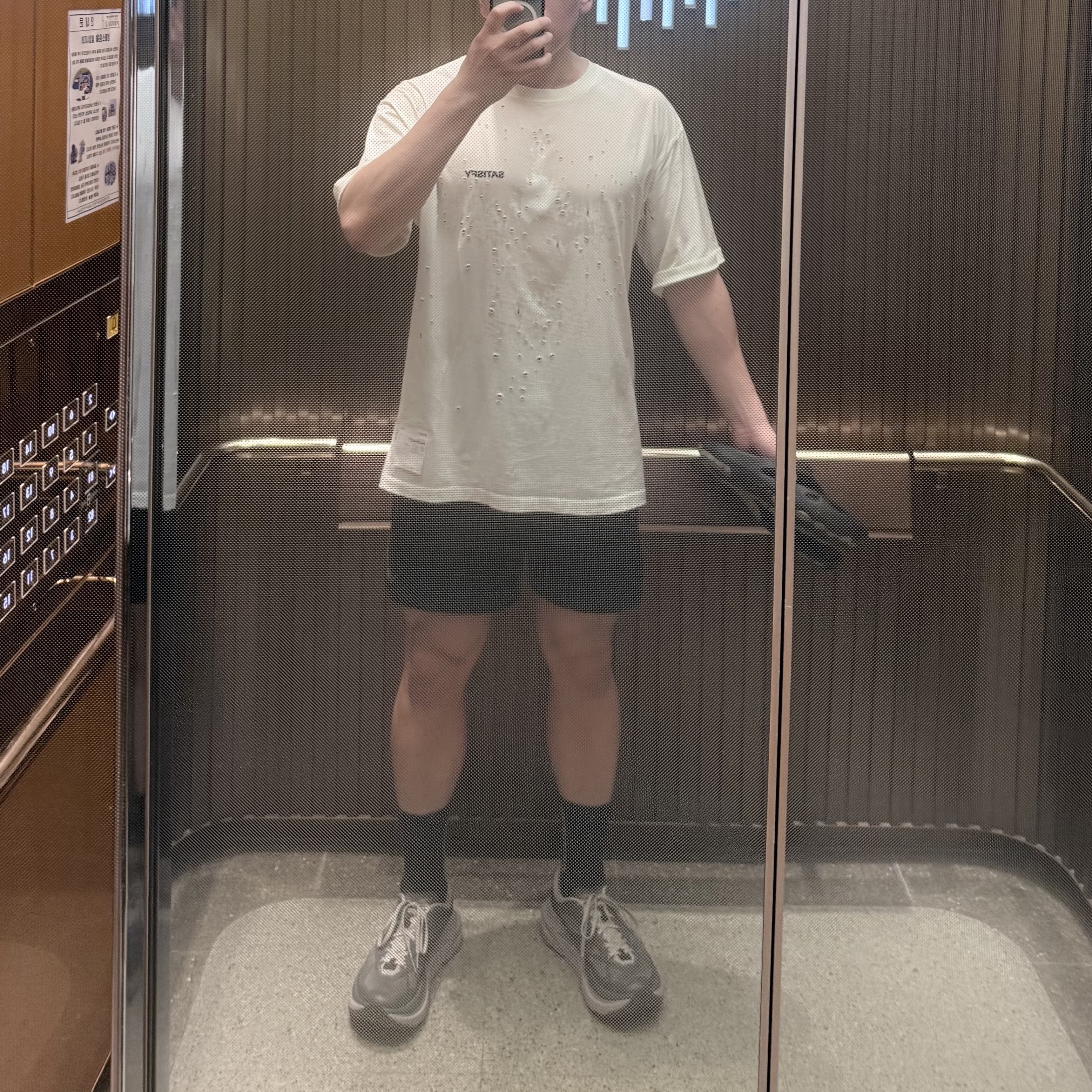 Satisfy Mothtech T-Shirt Aged Ecru, Hoka x J.L-A.L Mafate Beluga Volcanic Ash 착용 스타일