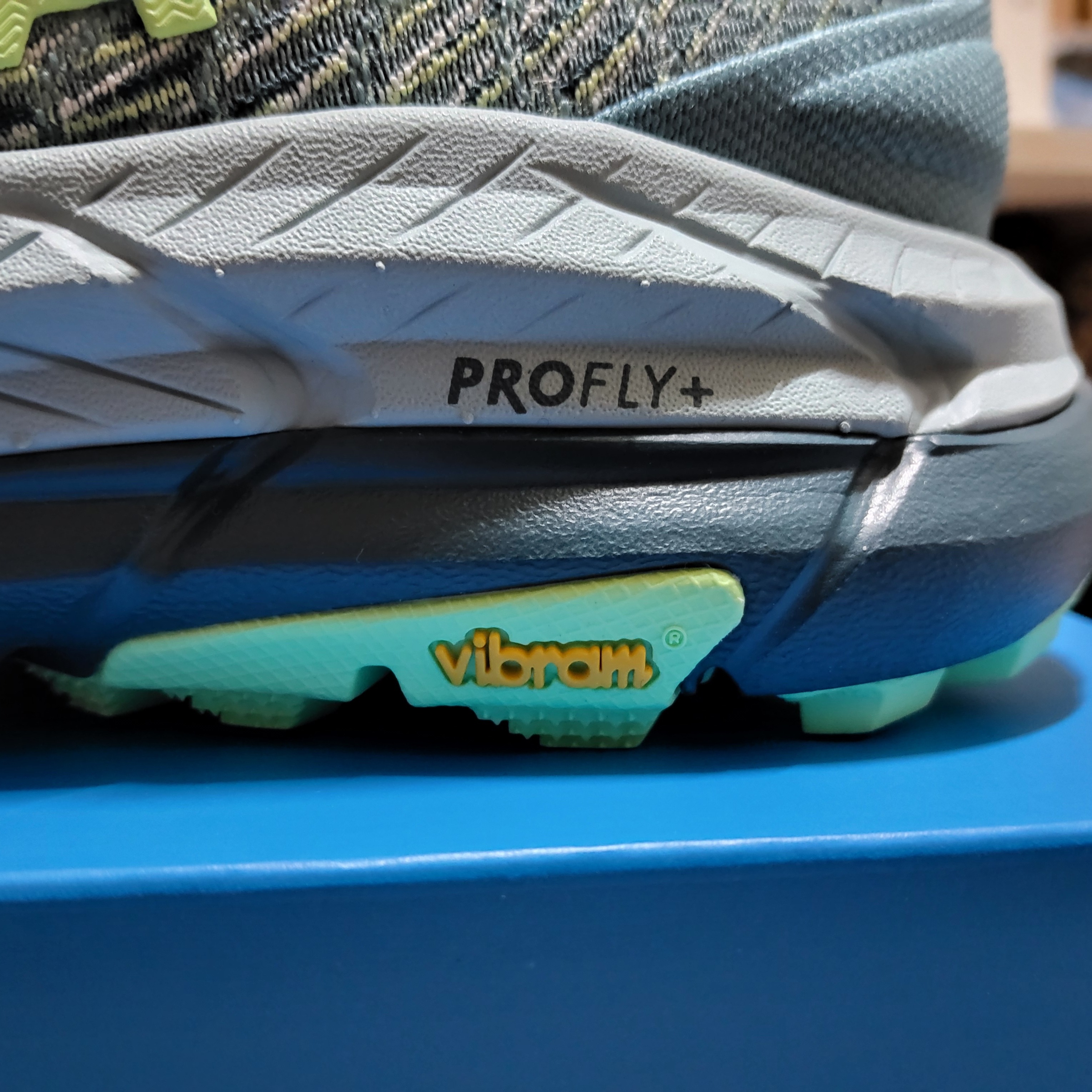 Hoka Mafate Speed 4 Mountain Fog Druzy - Regular 착용 스타일 - 5