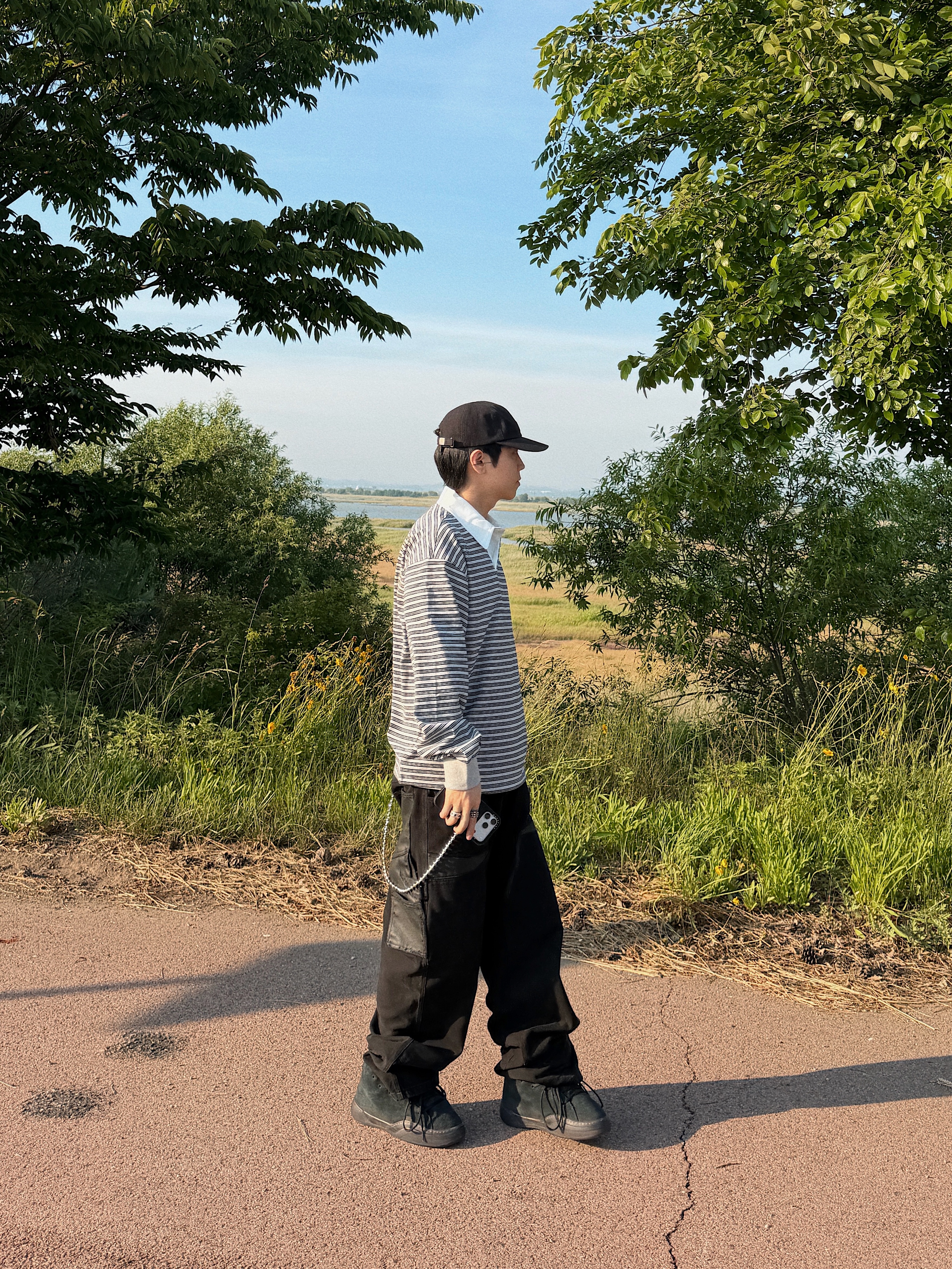 Nonnod Bias Polo Shirt Grey Stripe, Nonnod Zen Pants Black in Black 착용 스타일 - 1