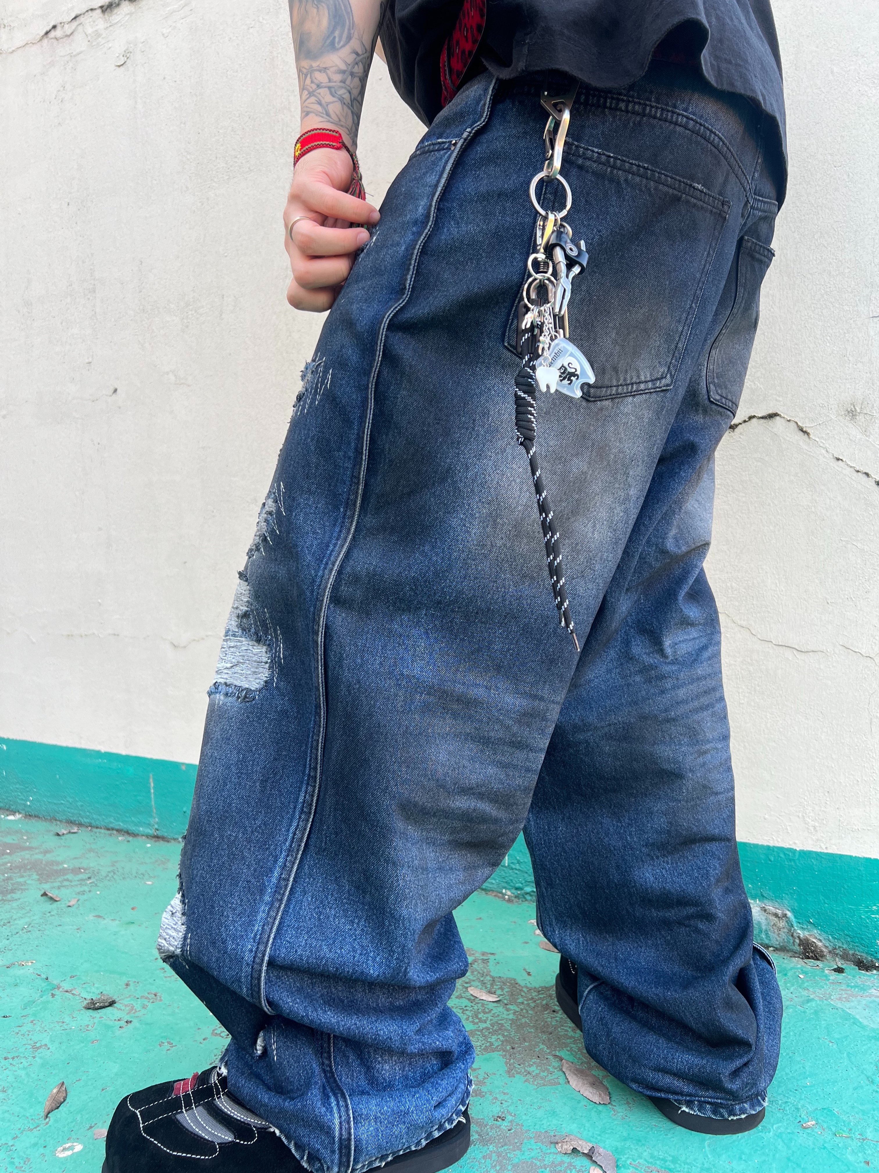 Cornerbless Quilted Dirty Denim Pants Mid Blue, Undermycar Gashutein 6 Six People Graphic T-Shirt Bristol Black - 24SS 착용 스타일 - 7