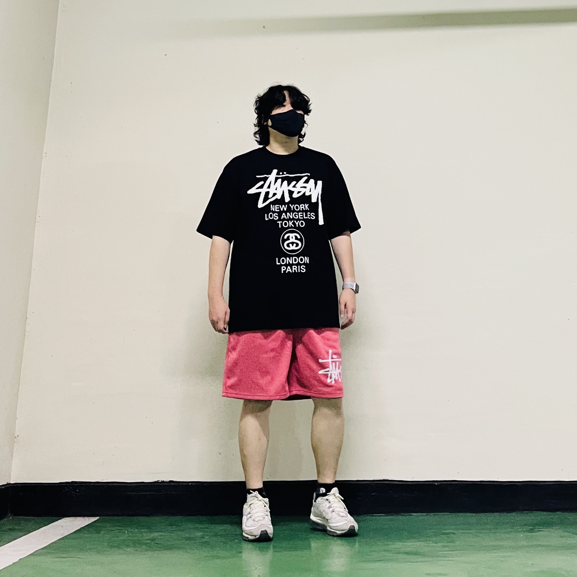 Nike Air Max 98 Summit White, Stussy World Tour T-Shirt Black 착용 스타일 - 6