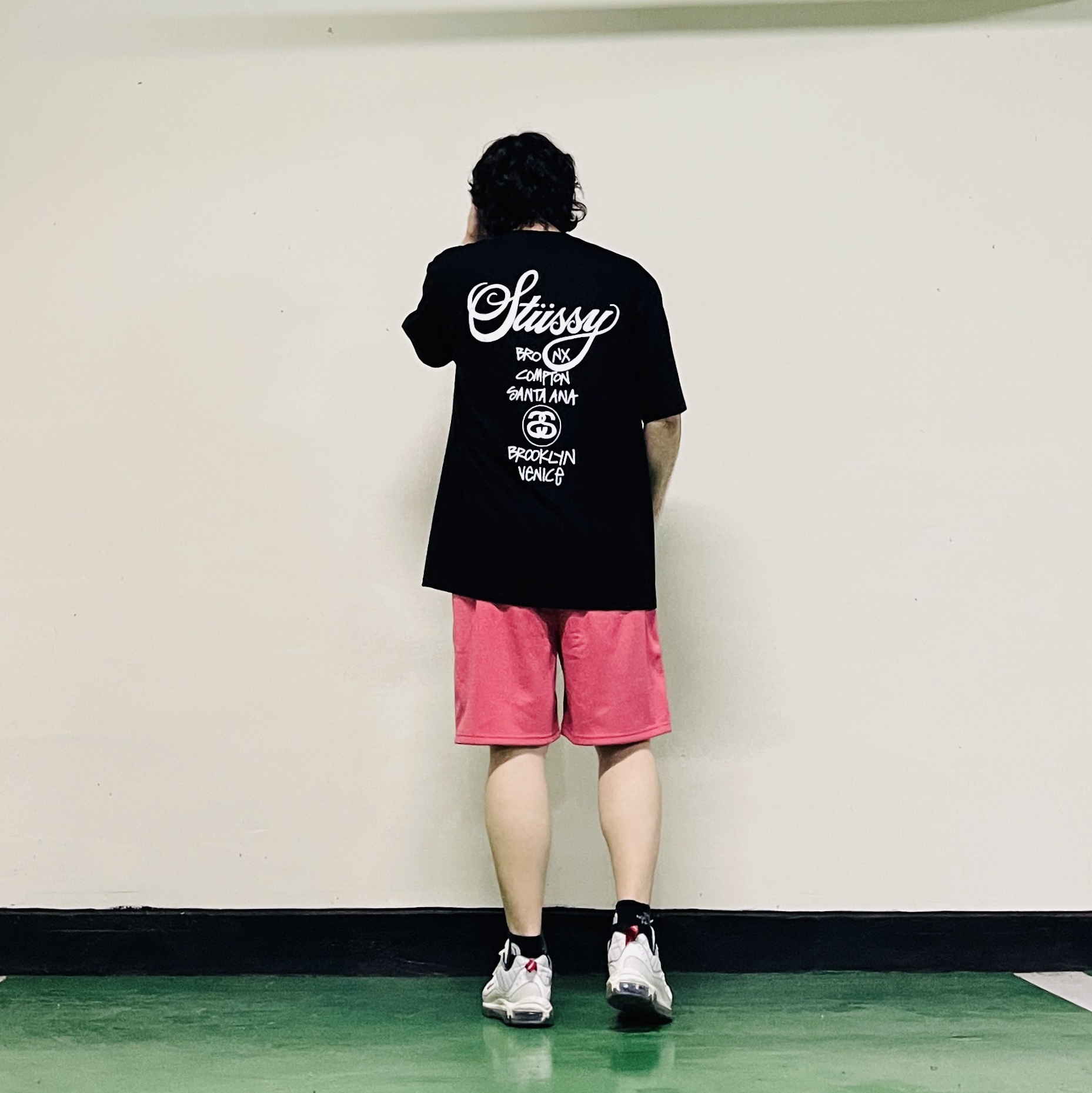 Nike Air Max 98 Summit White, Stussy World Tour T-Shirt Black 착용 스타일 - 5