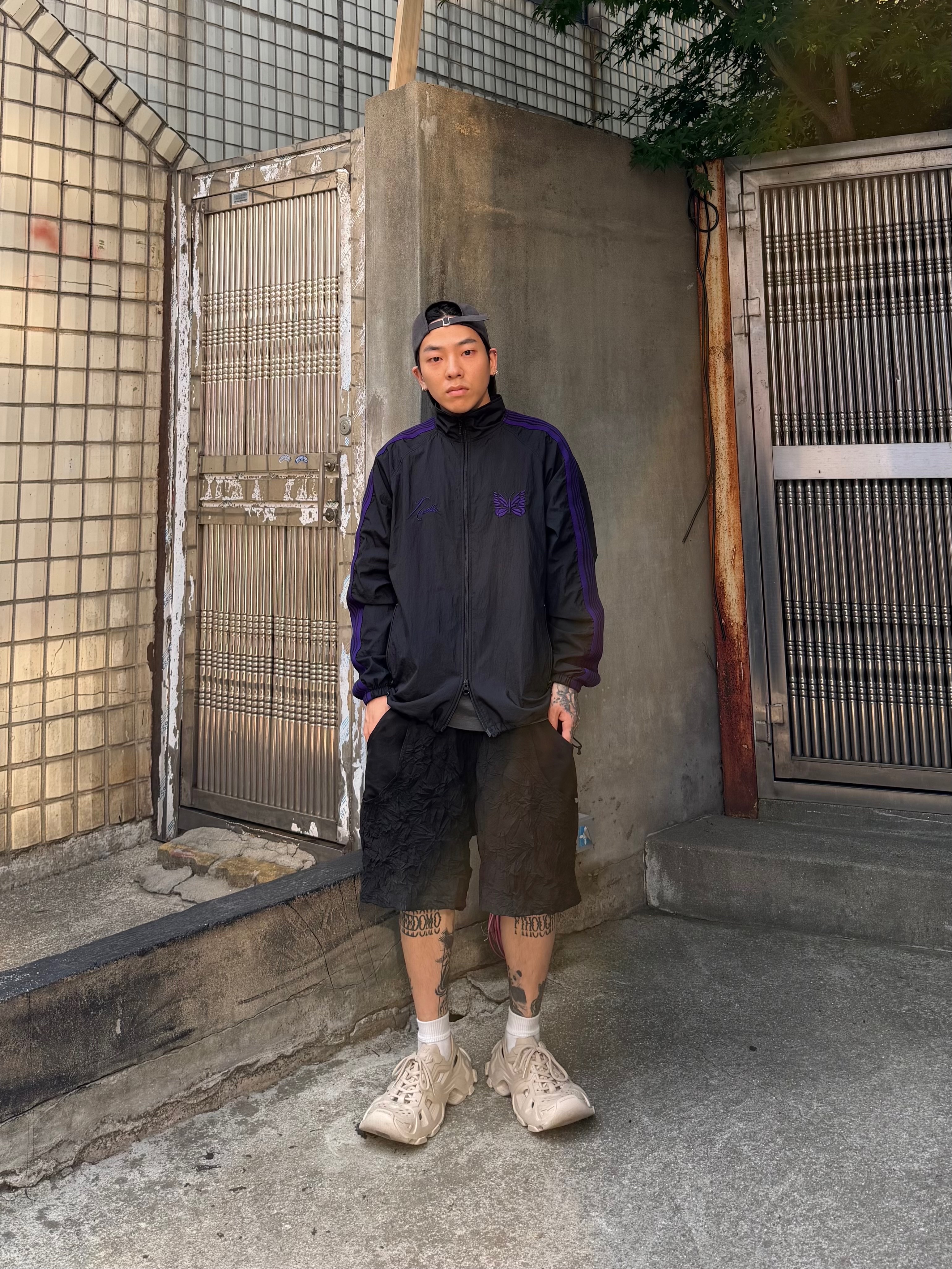 Needles x Beams Nylon Track Jacket Black Purple 착용 스타일 - 9