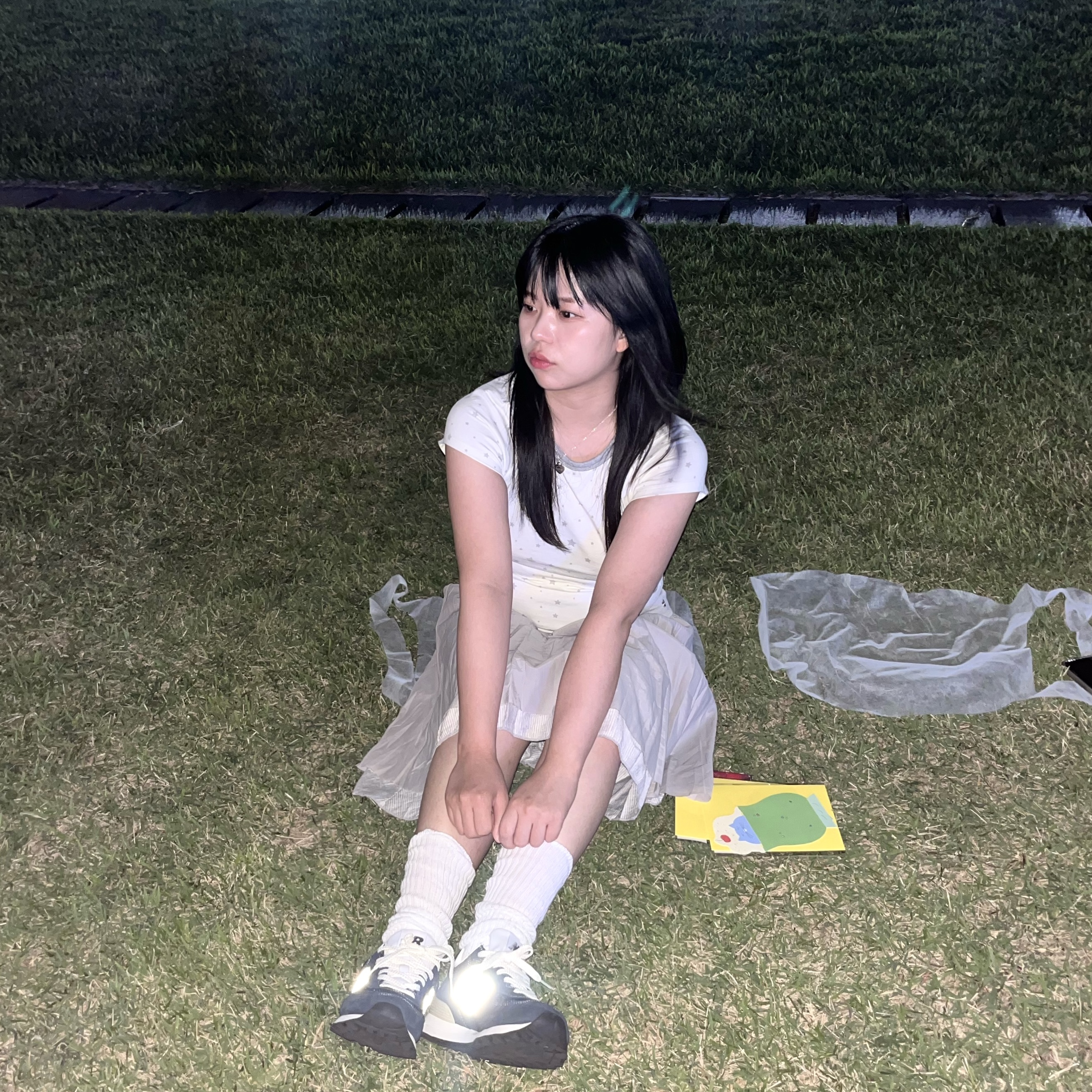 COYSEIO Double Shirring Skirt Grey, COYSEIO Milky Star T-Shirt Ivory 착용 스타일