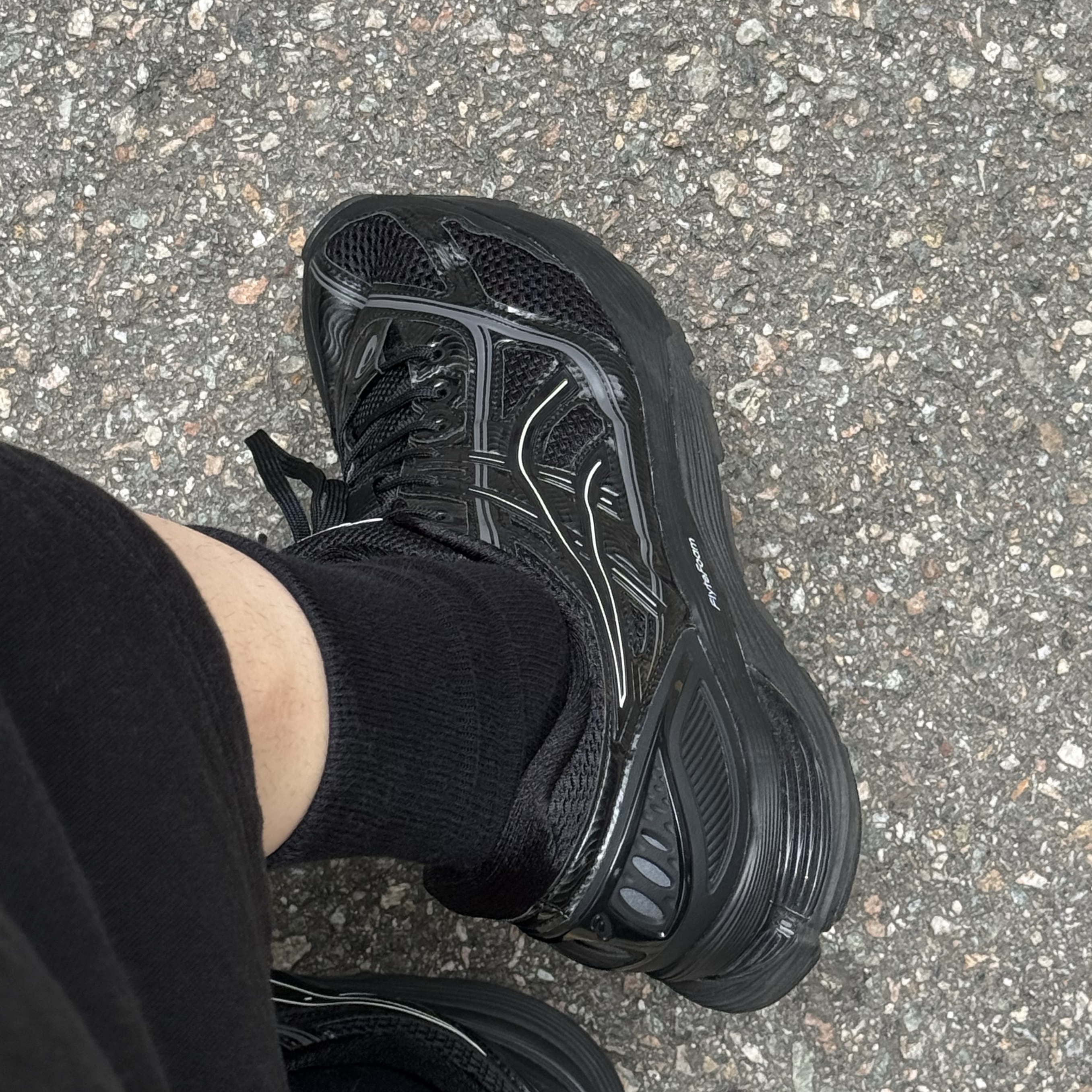 Asics x Kiko Kostadinov Gel-Korika Black 착용 스타일 - 2