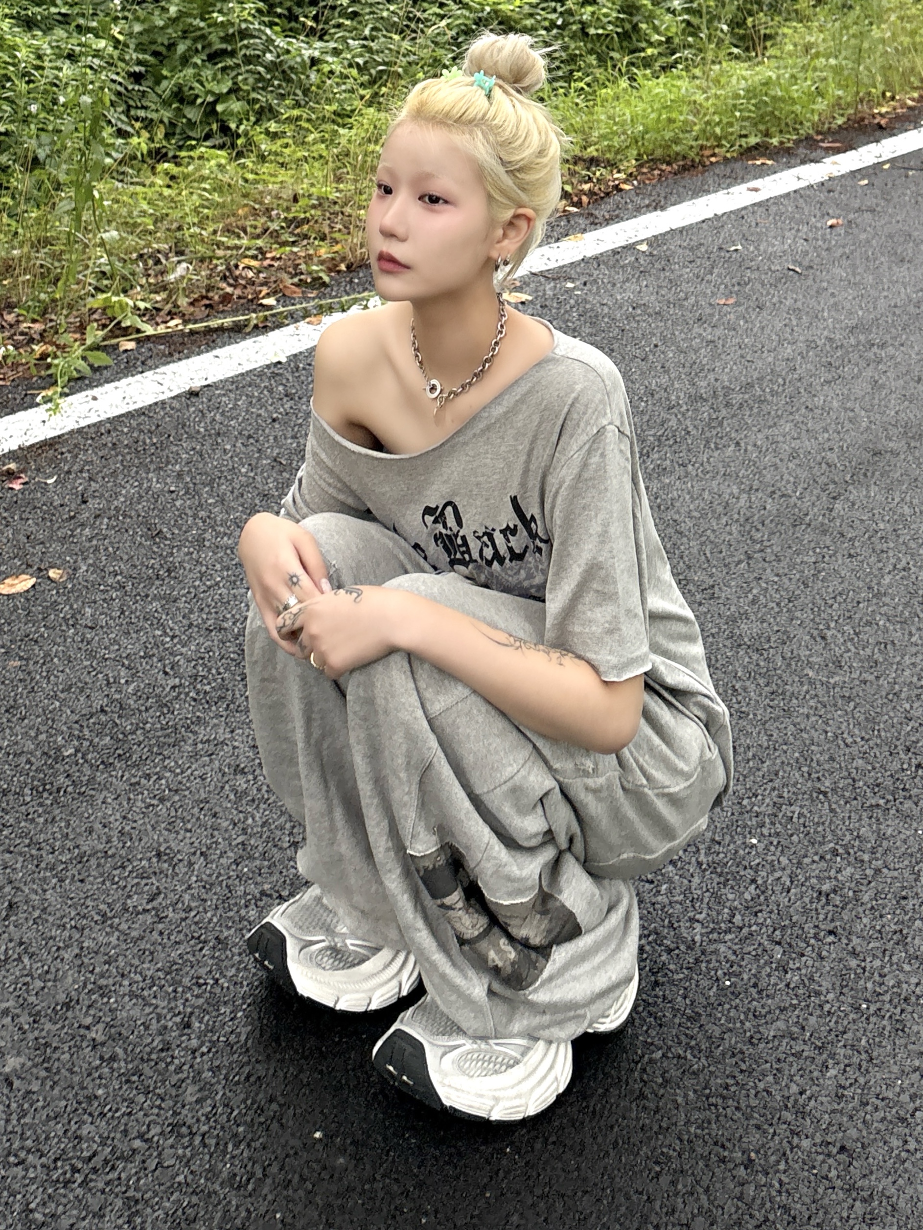 Balenciaga 10XL Sneakers White Black Grey 착용 스타일 - 3