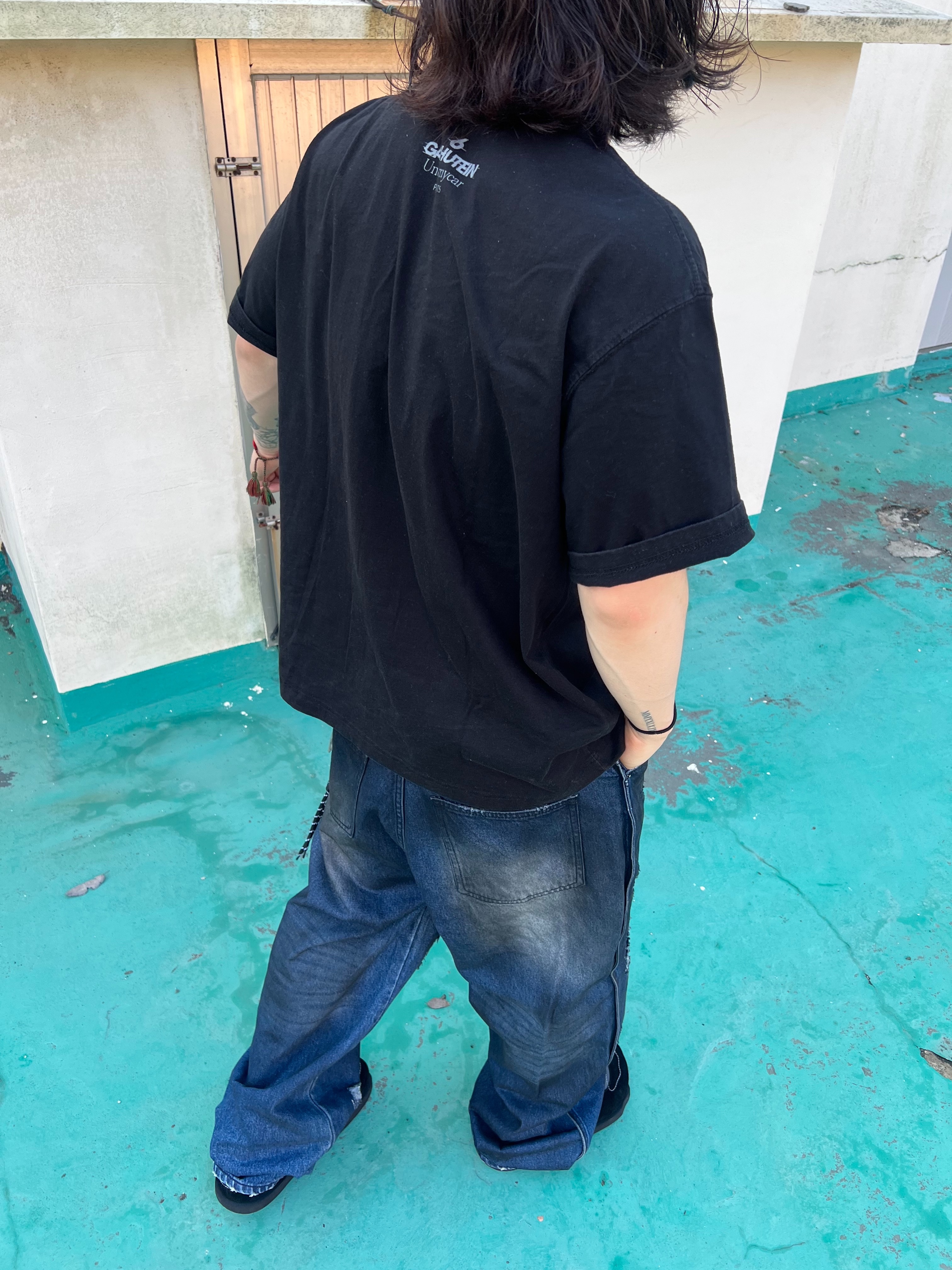 Cornerbless Quilted Dirty Denim Pants Mid Blue, Undermycar Gashutein 6 Six People Graphic T-Shirt Bristol Black - 24SS 착용 스타일 - 6