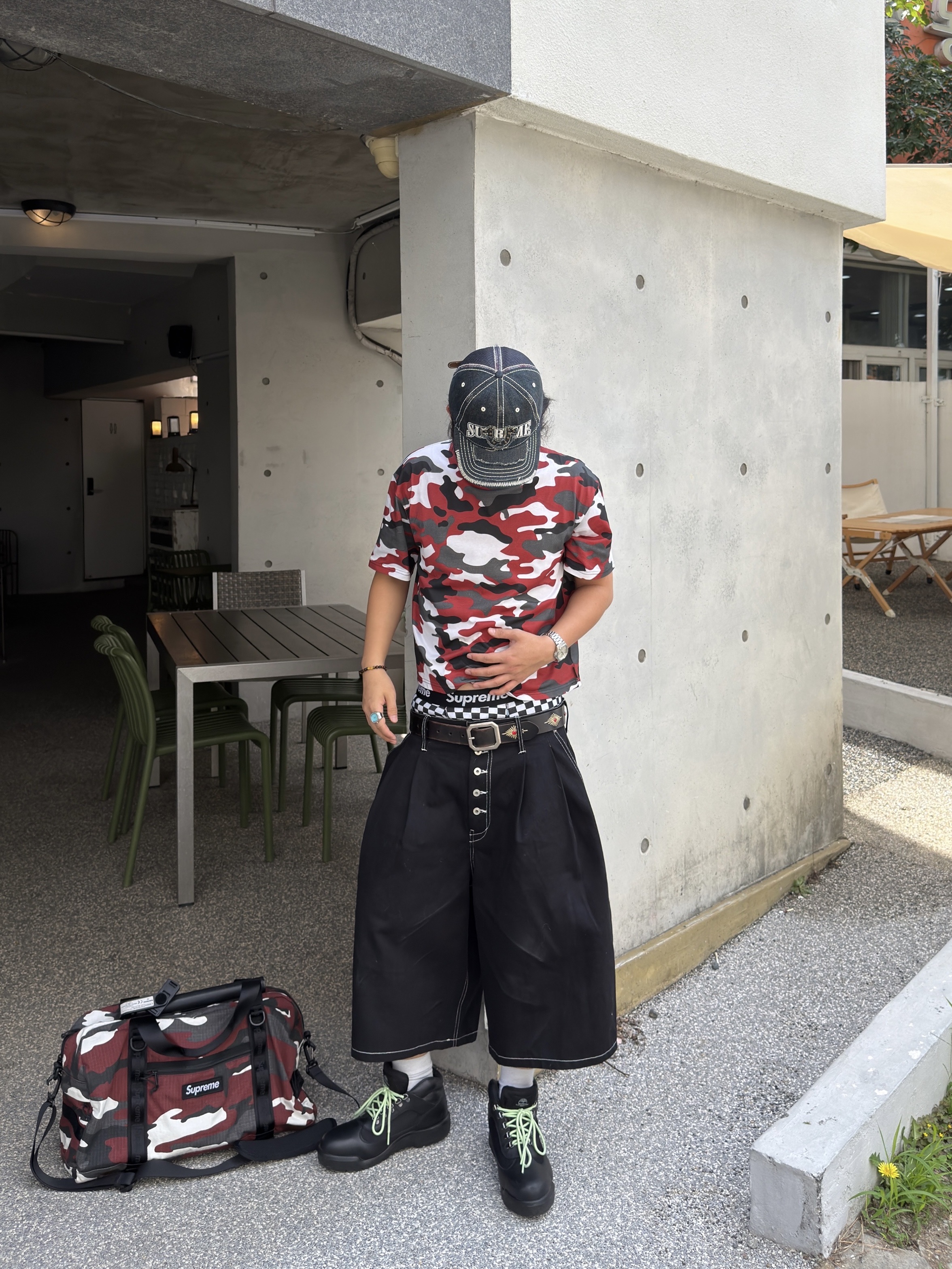 Stussy Mid-Depth Burly Threads Trucker Black, Supreme Duffle Bag Red Camo - 26SS 착용 스타일 - 2