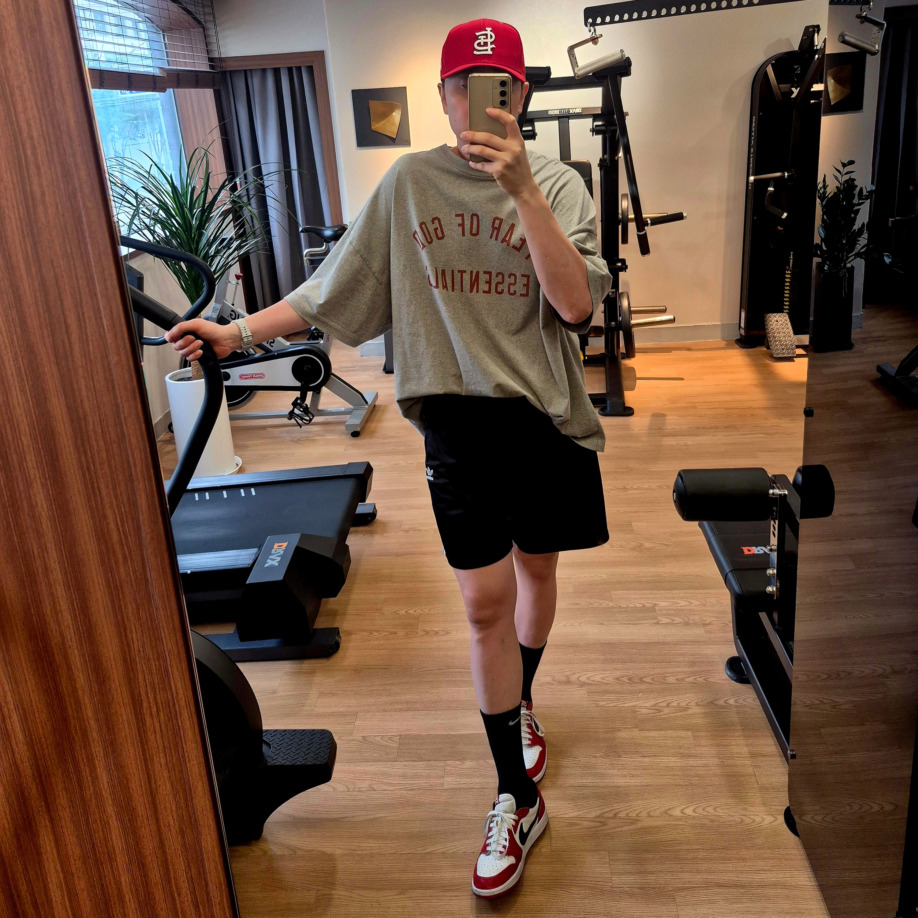 Essentials Jersey Crewneck Tee Dark Heather - 24FW, Adidas Adicolor Firebird Shorts Black White - KR Sizing 착용 스타일
