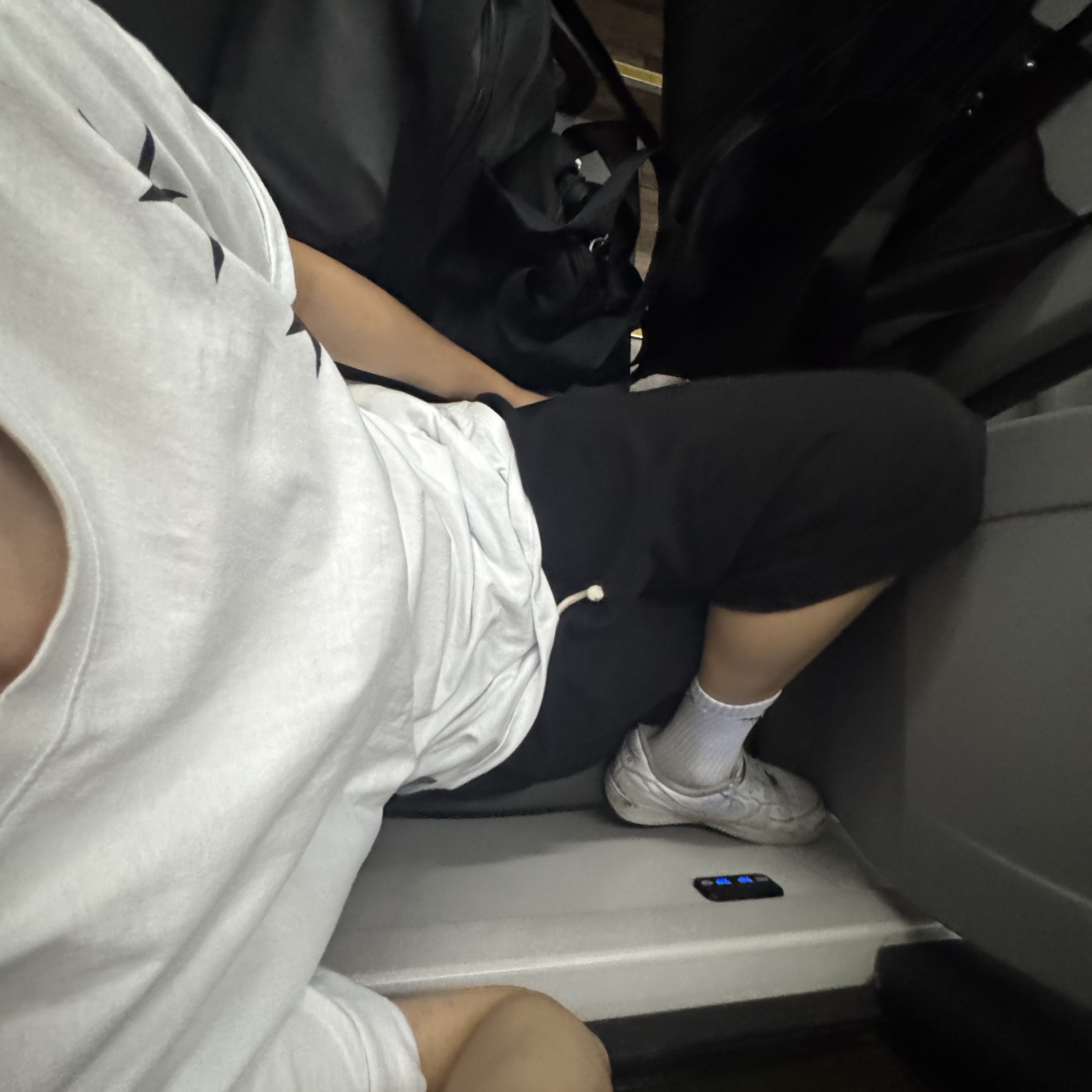AMOU Motion Half T-Shirts White 착용 스타일 - 1
