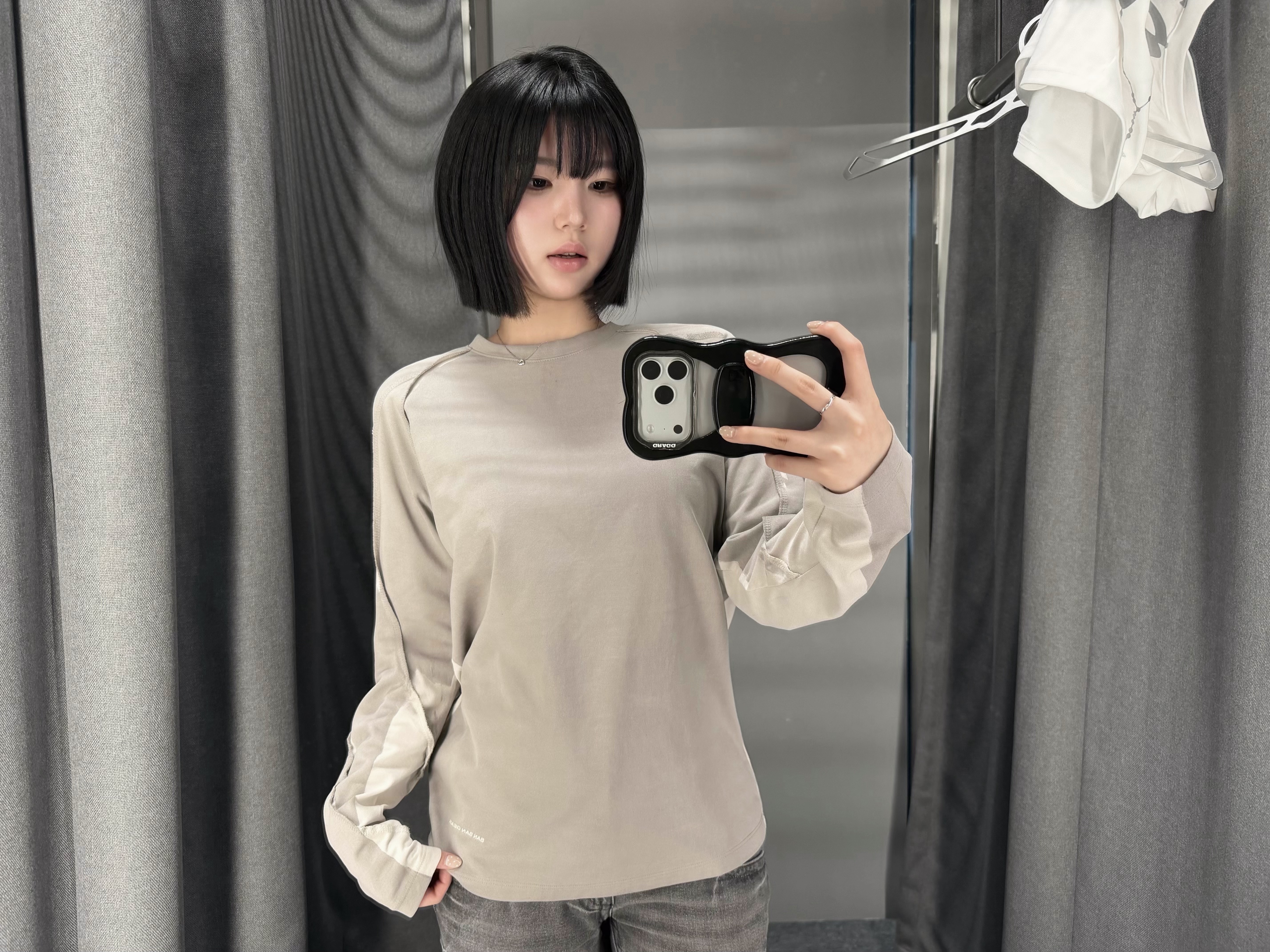Sansan Gear Contrast Long Sleeve Grey, Gragg Layered Ribbon Case - Black 착용 스타일