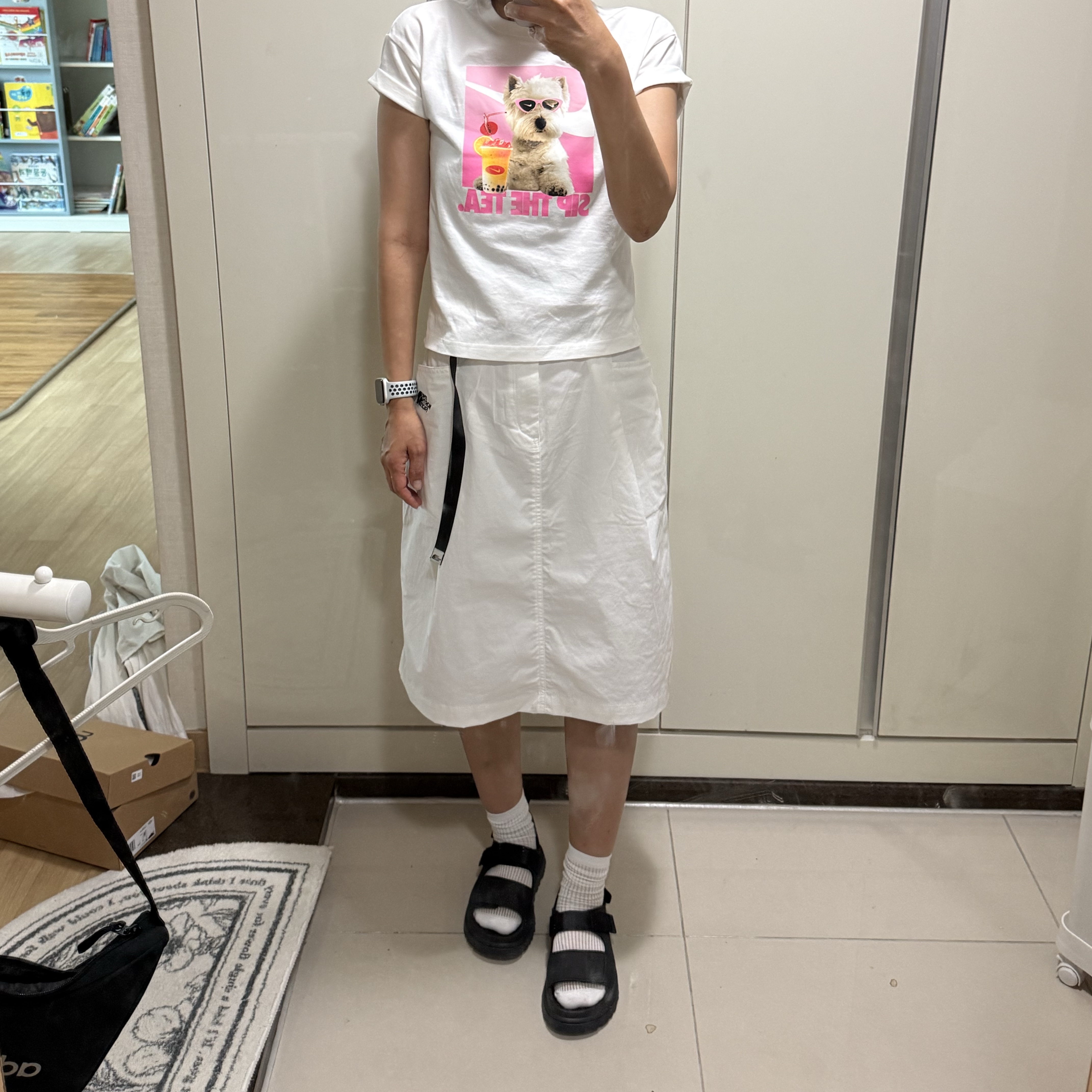(Kids) UGG GoldenGlow Bison Black 착용 스타일
