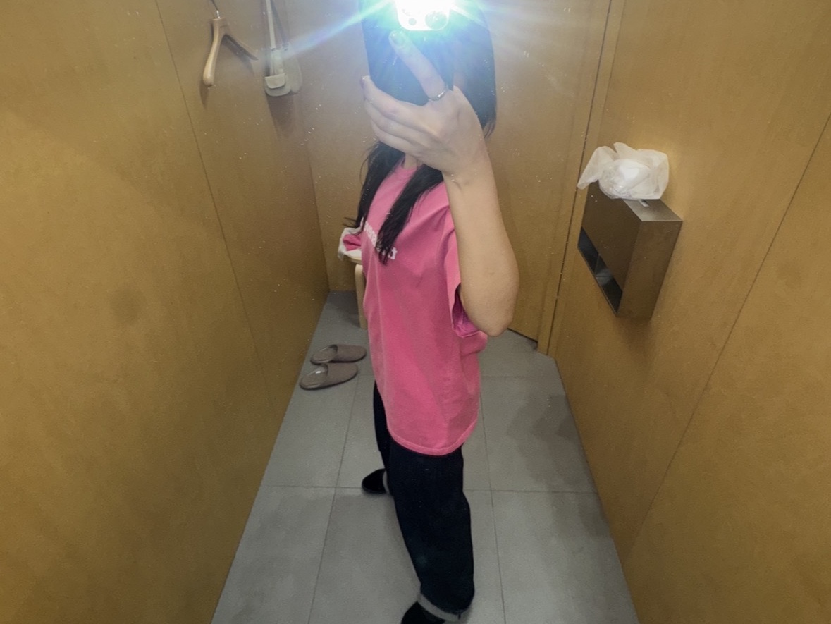 Uniqlo x JW Anderson Wide Straight Color Jeans Blue 착용 스타일 - 2