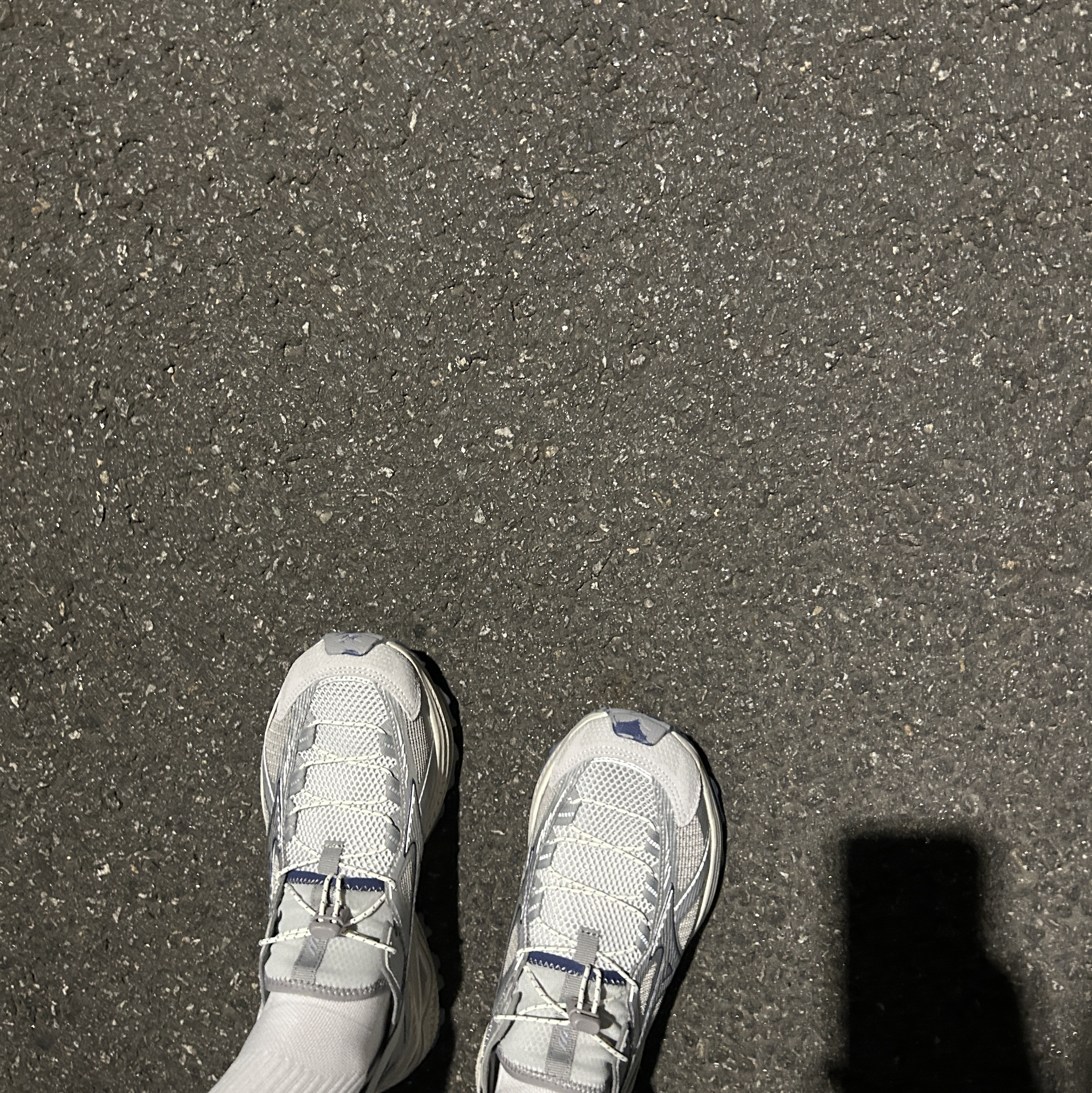 Mizuno Racer Trail SE V2 Silver Grey 착용 스타일