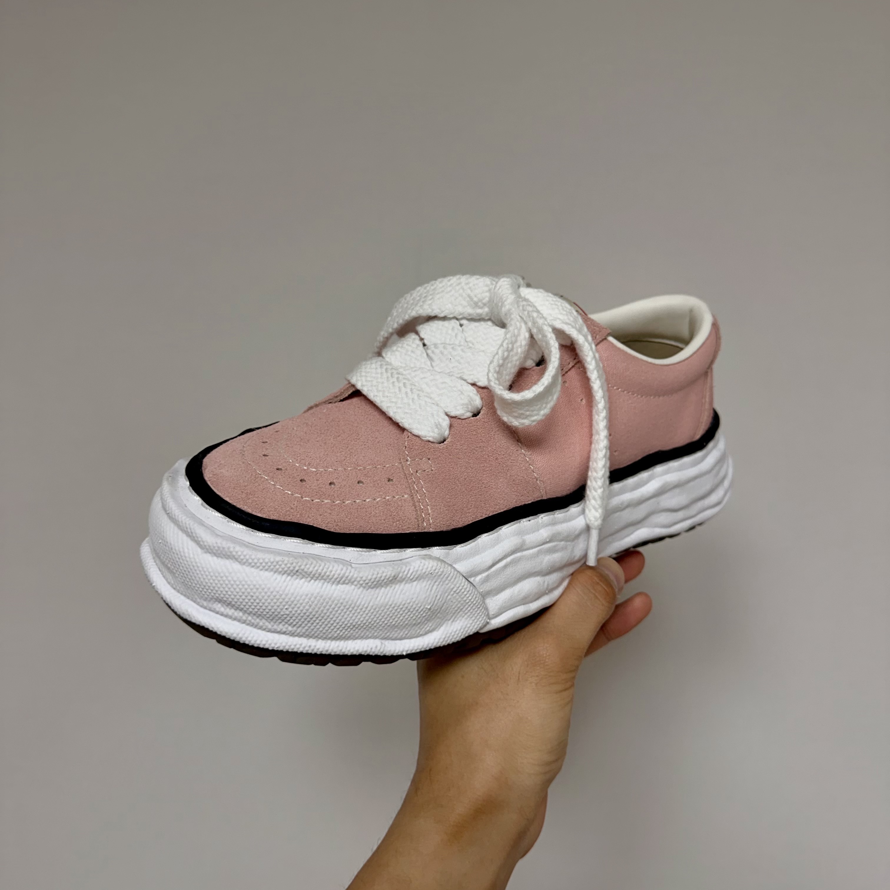 Mihara Yasuhiro Eric OG Sole Mix Material Low-Top Sneaker Pink 착용 스타일 - 1