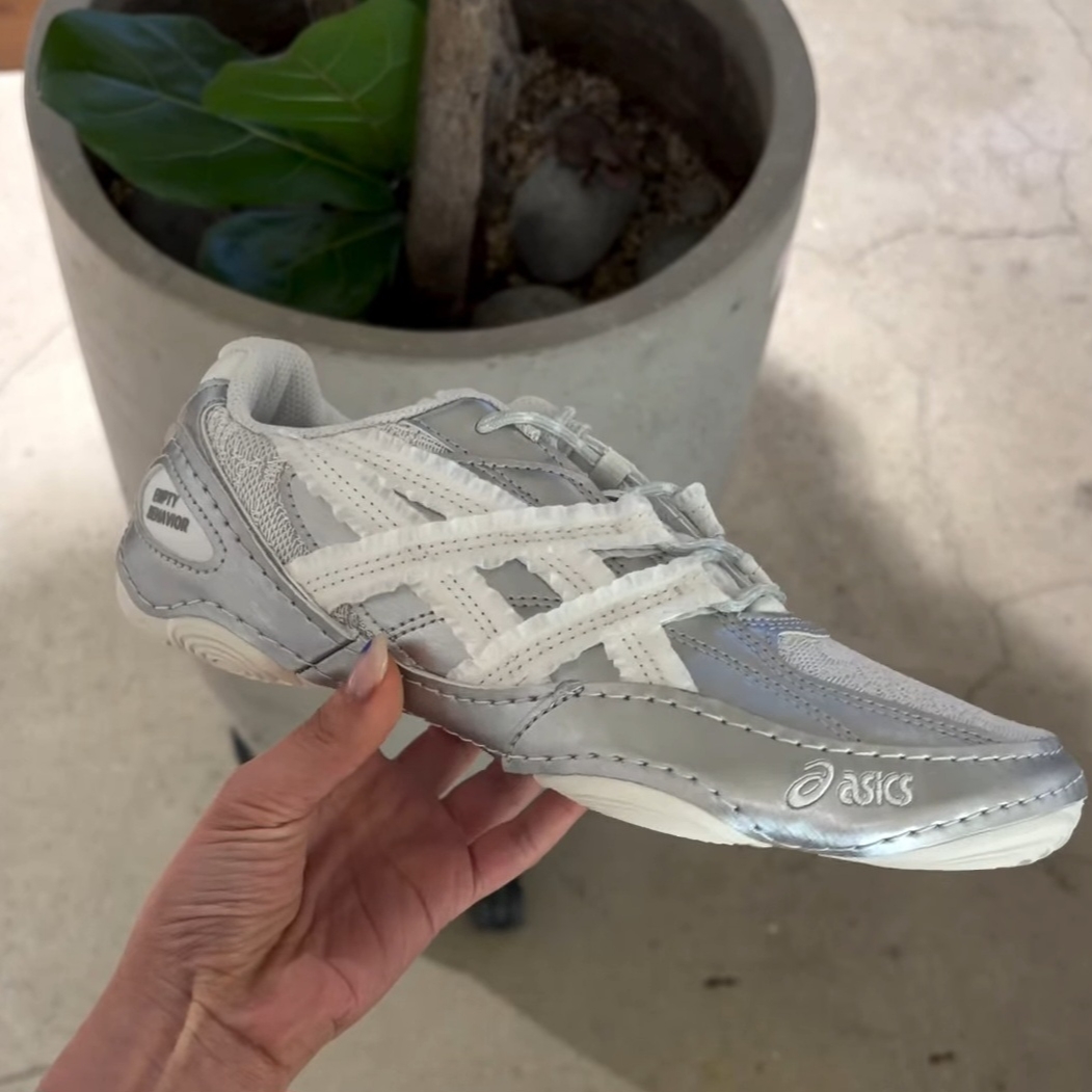 (W) Asics x Empty Behavior Hypersync White Pure Silver 착용 스타일 - 2