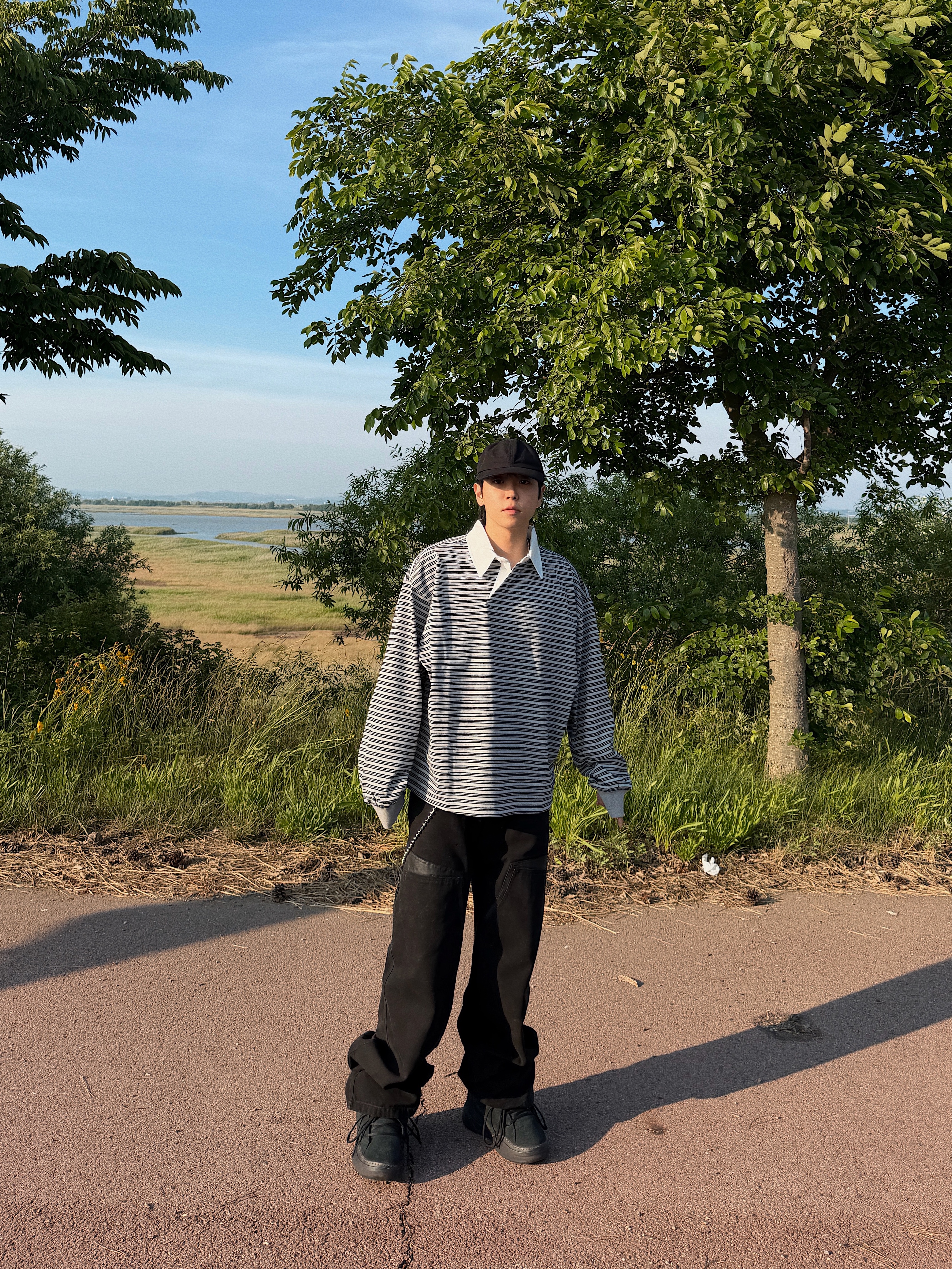 Nonnod Bias Polo Shirt Grey Stripe, Nonnod Zen Pants Black in Black 착용 스타일 - 5