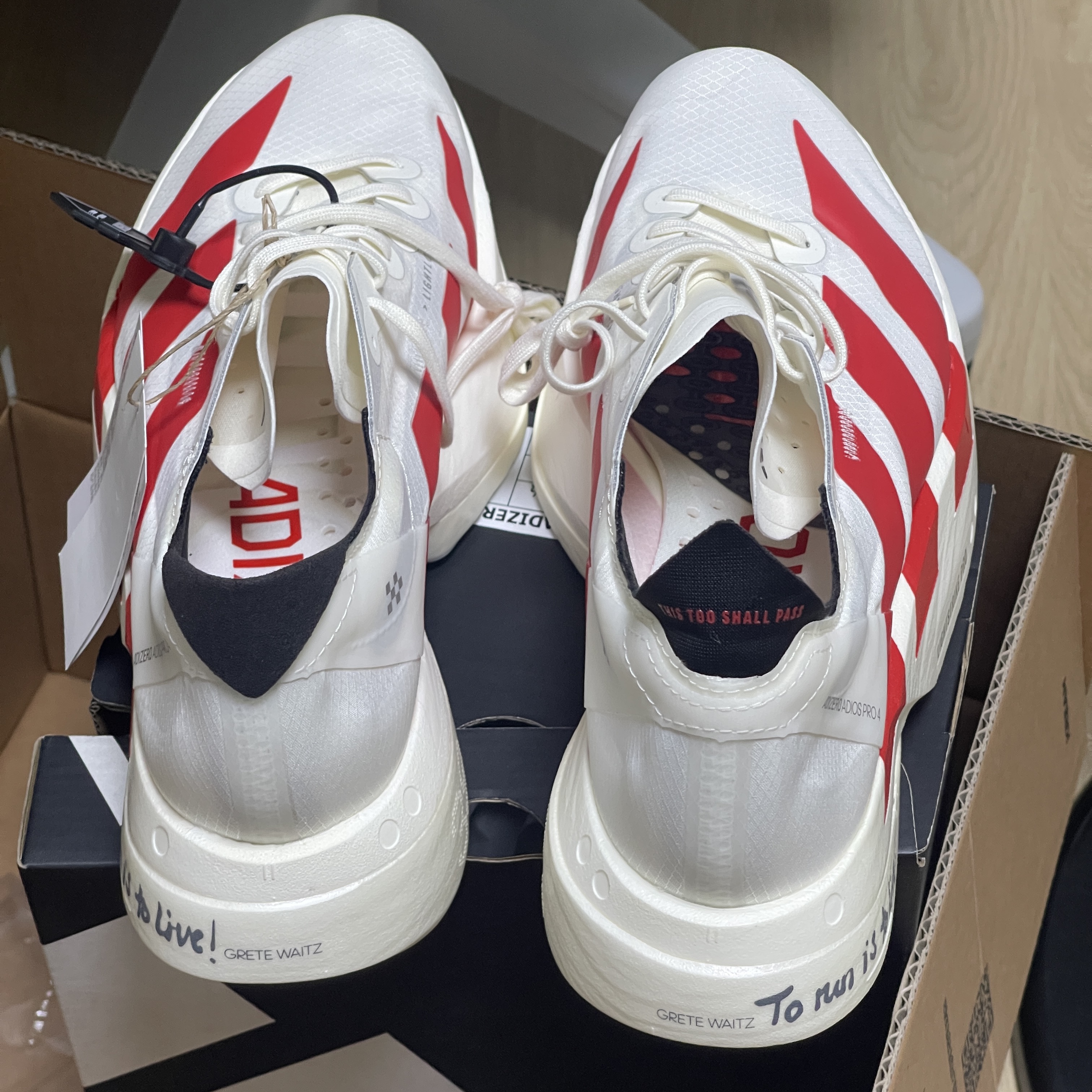 Adidas Adizero Adios Pro 4 Off White Better Scarlet 착용 스타일 - 3