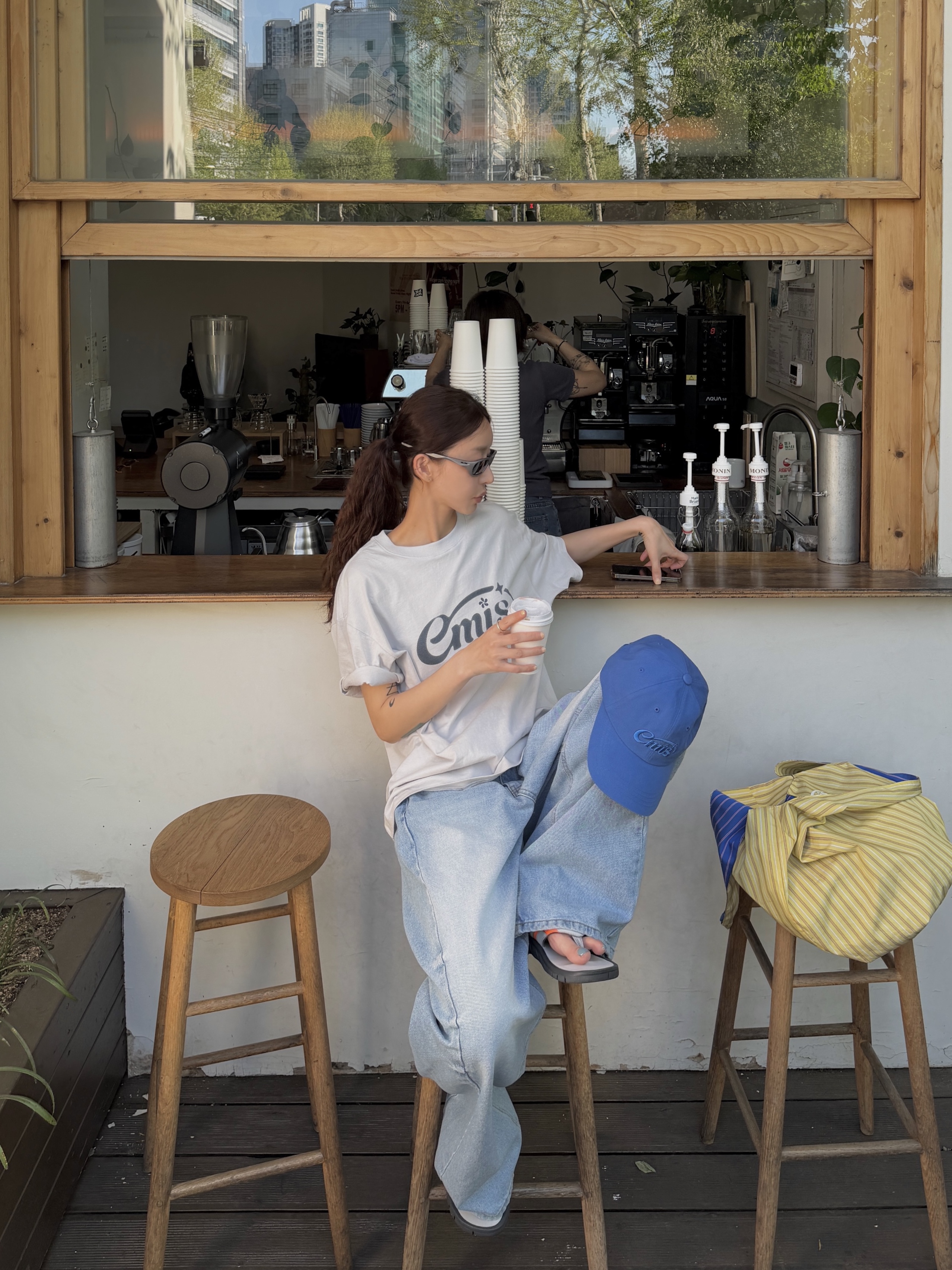 Emis Halo Logo T-Shirt Light Gray, Emis Halo Logo Ball Cap Blue 착용 스타일 - 5