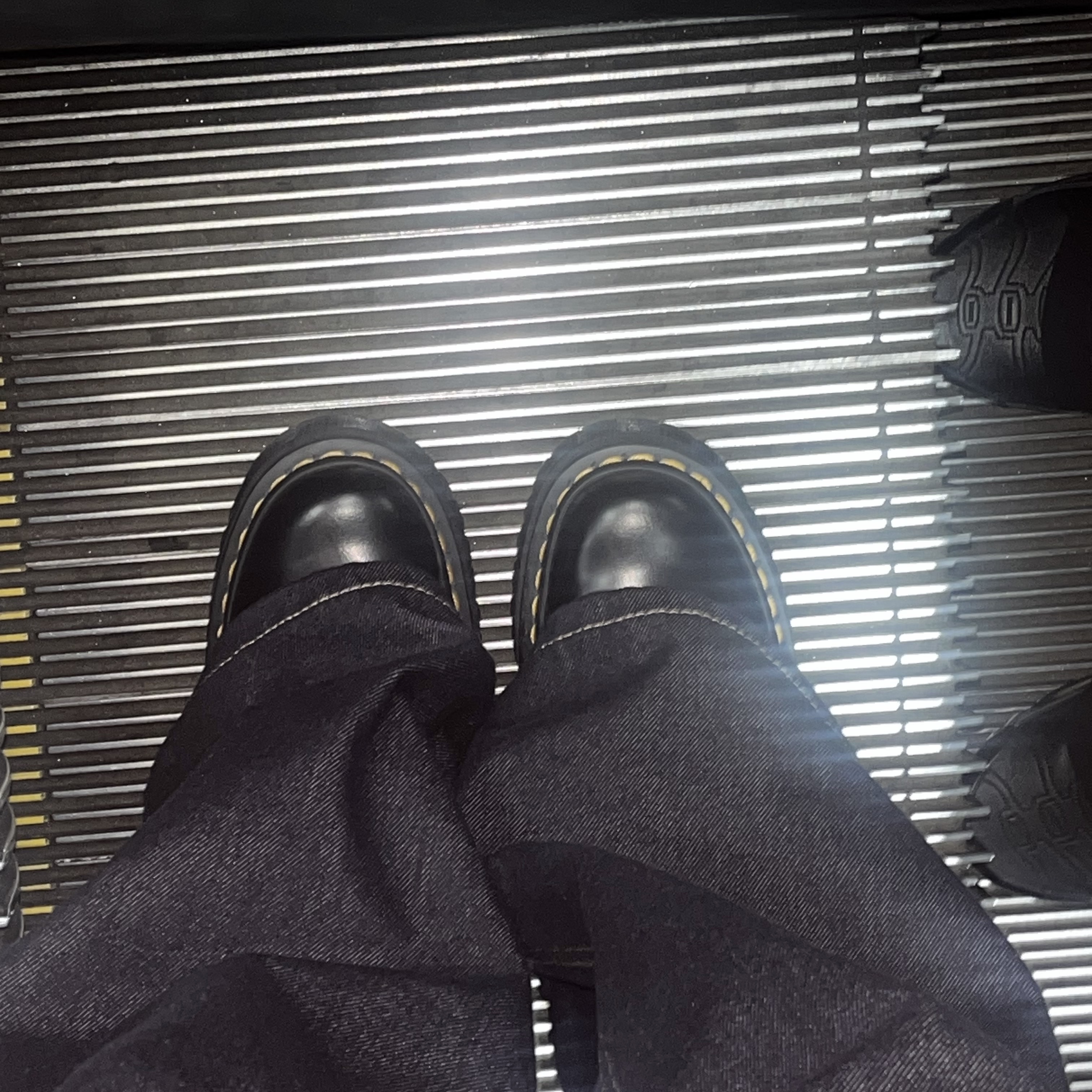Dr. Martens 1461 Quad Black 착용 스타일 - 2