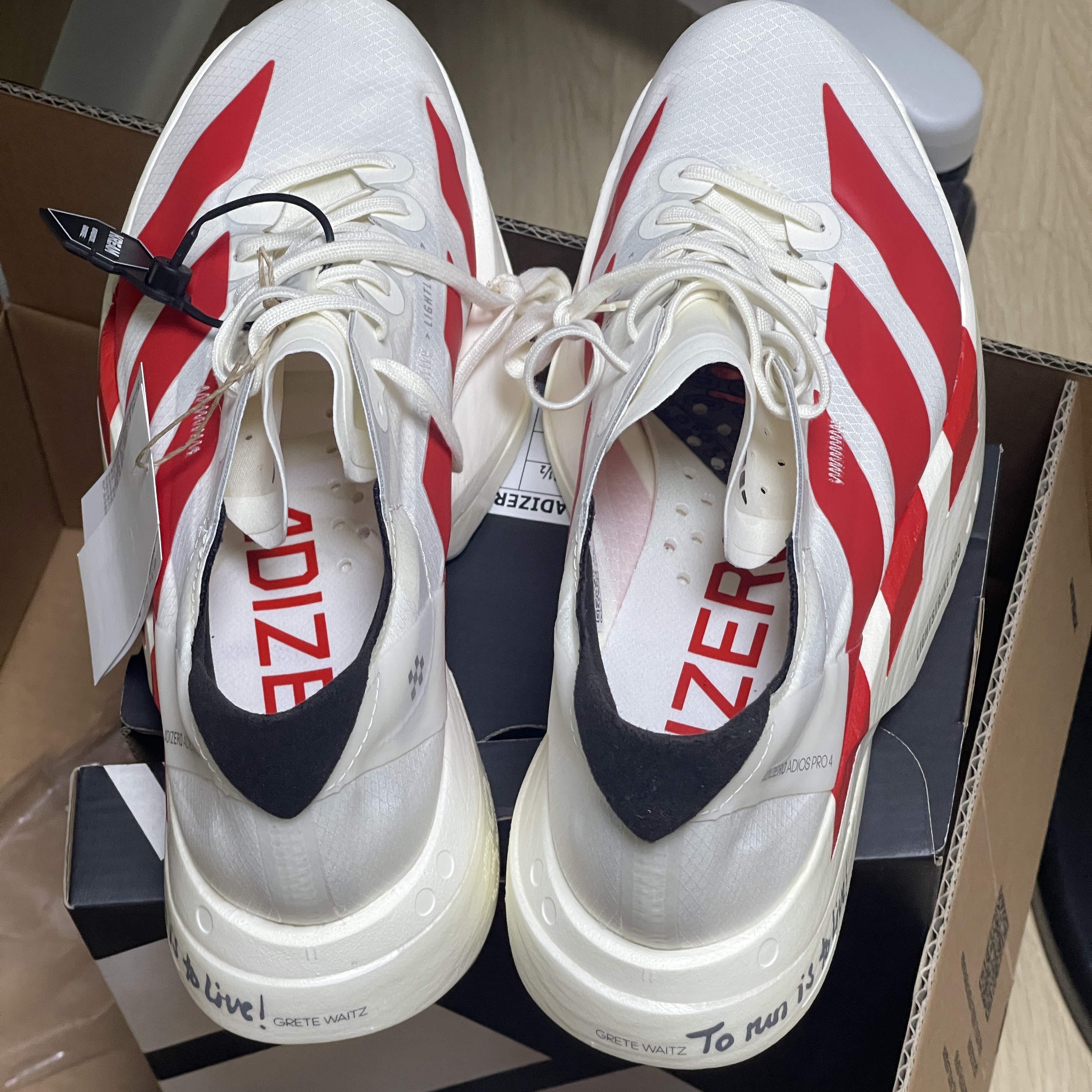 Adidas Adizero Adios Pro 4 Off White Better Scarlet 착용 스타일 - 1