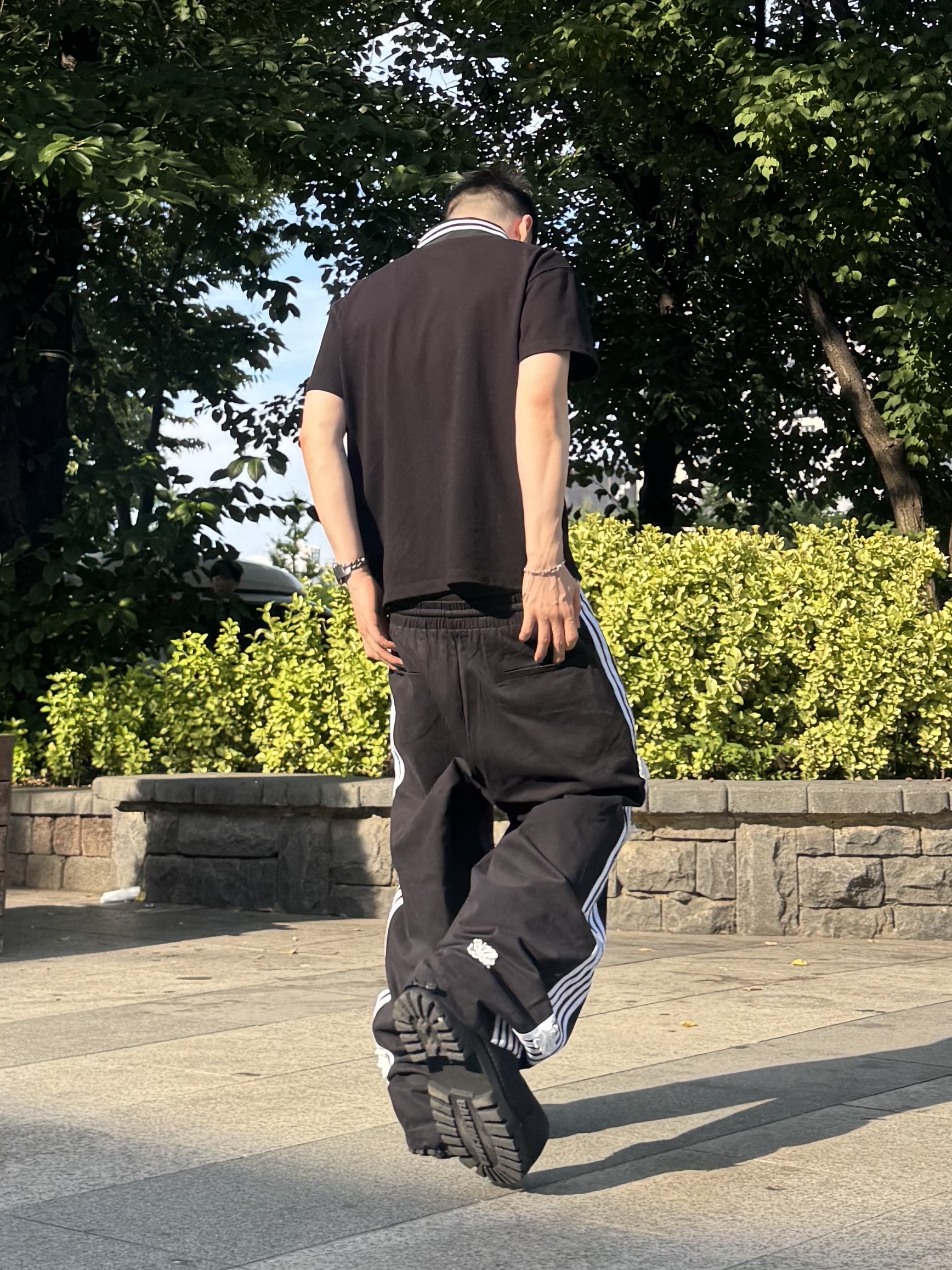 Balenciaga Skiwear Alaska Nylon Low Boot Black, MJD Wave Logo Polo Black 착용 스타일 - 4